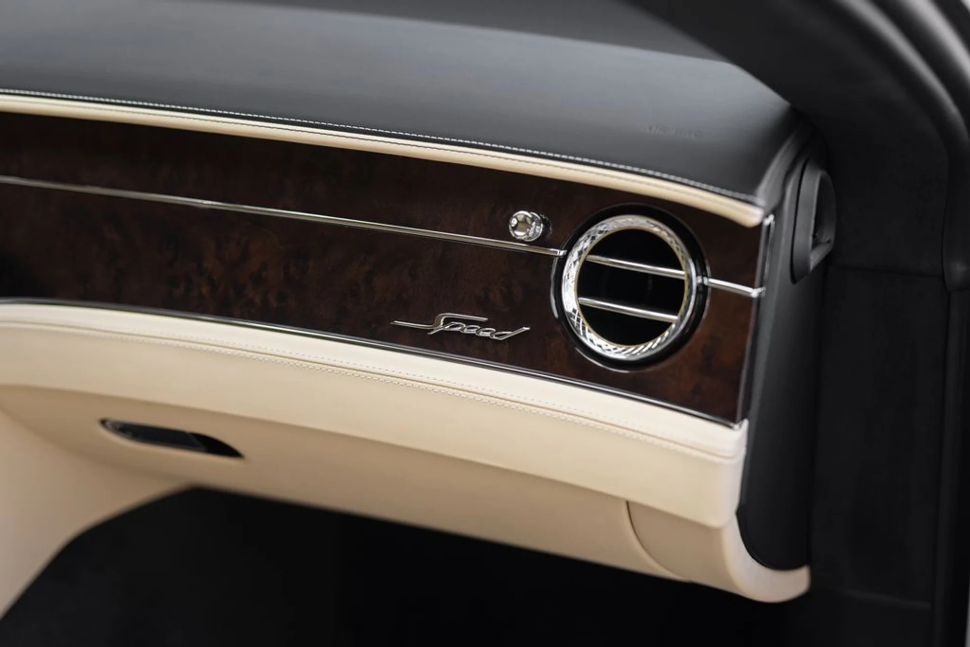 mph037_3019475660_7af912fc2e604821581653742b4341c5x_933ffa3b4b