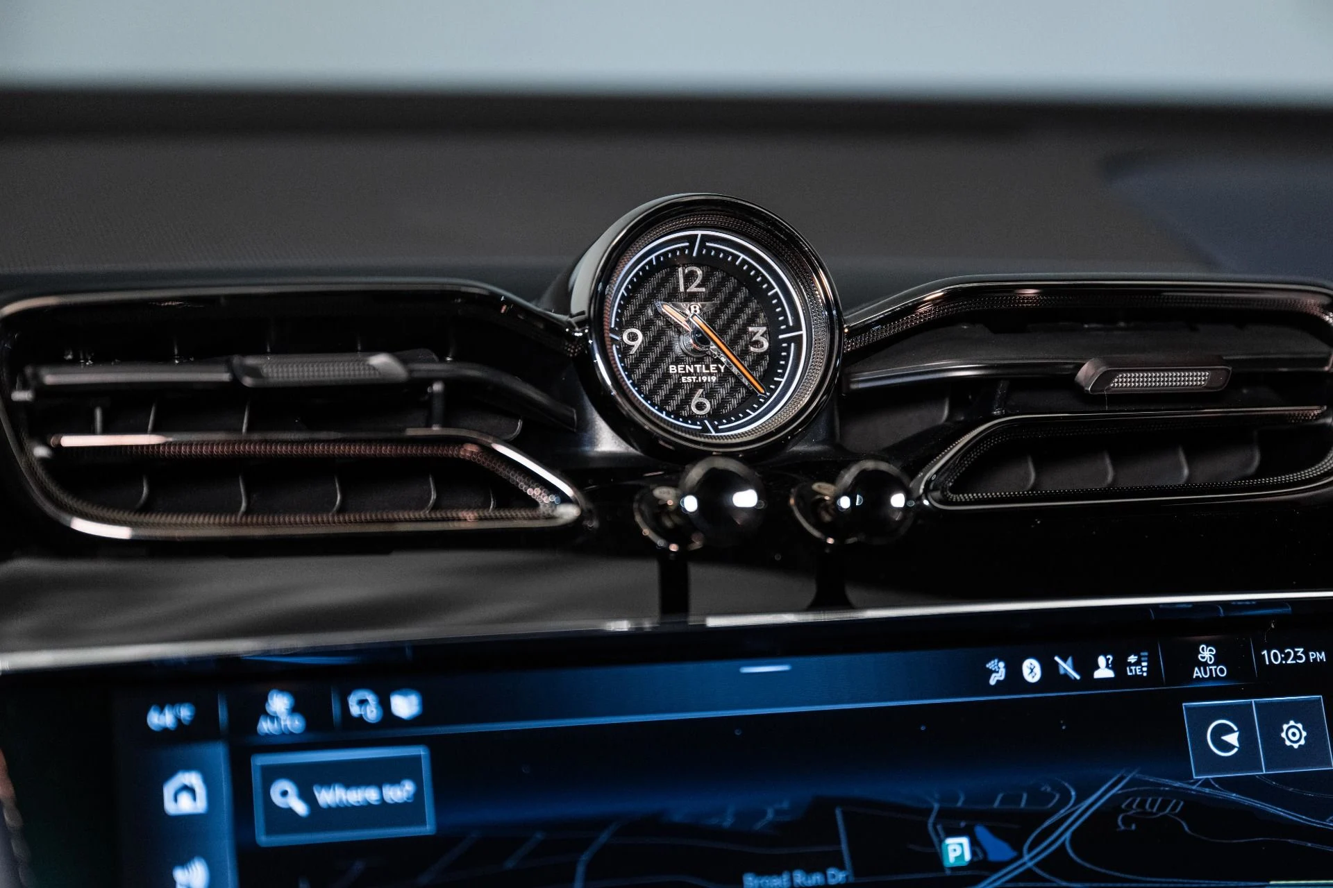 mph037_3038498659_New_2025_Bentley_BENTAYGA_V8_S_Black_Edition_1743521696_de04630f65