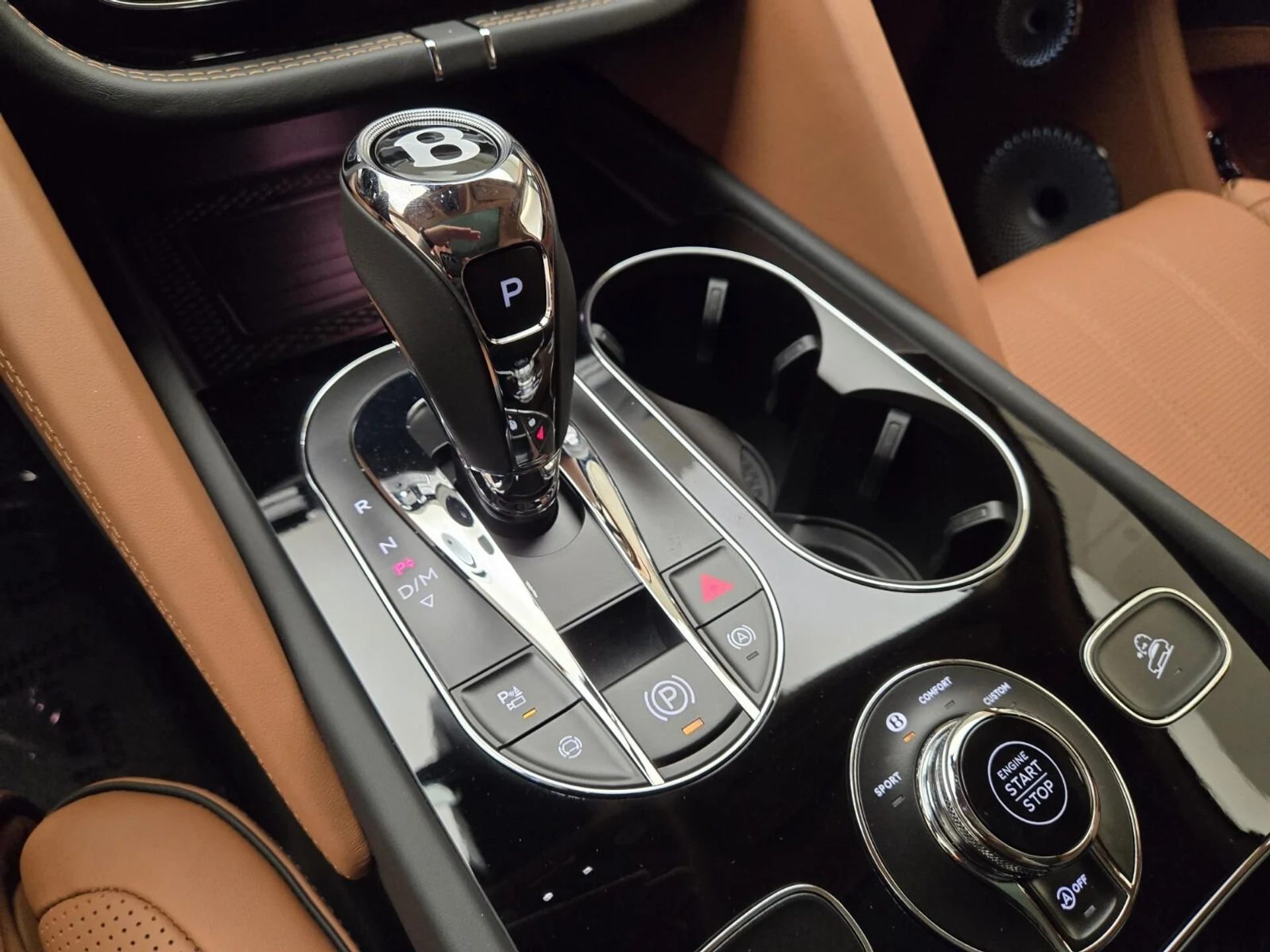 mph037_3040913055_Used_2024_Bentley_Bentayga_V8_1743763224_e68c301bef