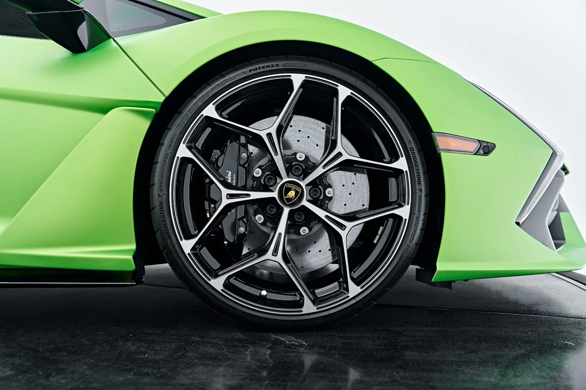 mph037_3052578892_Used_2024_Lamborghini_Revuelto_Base_1789697513_05c5b53cbd