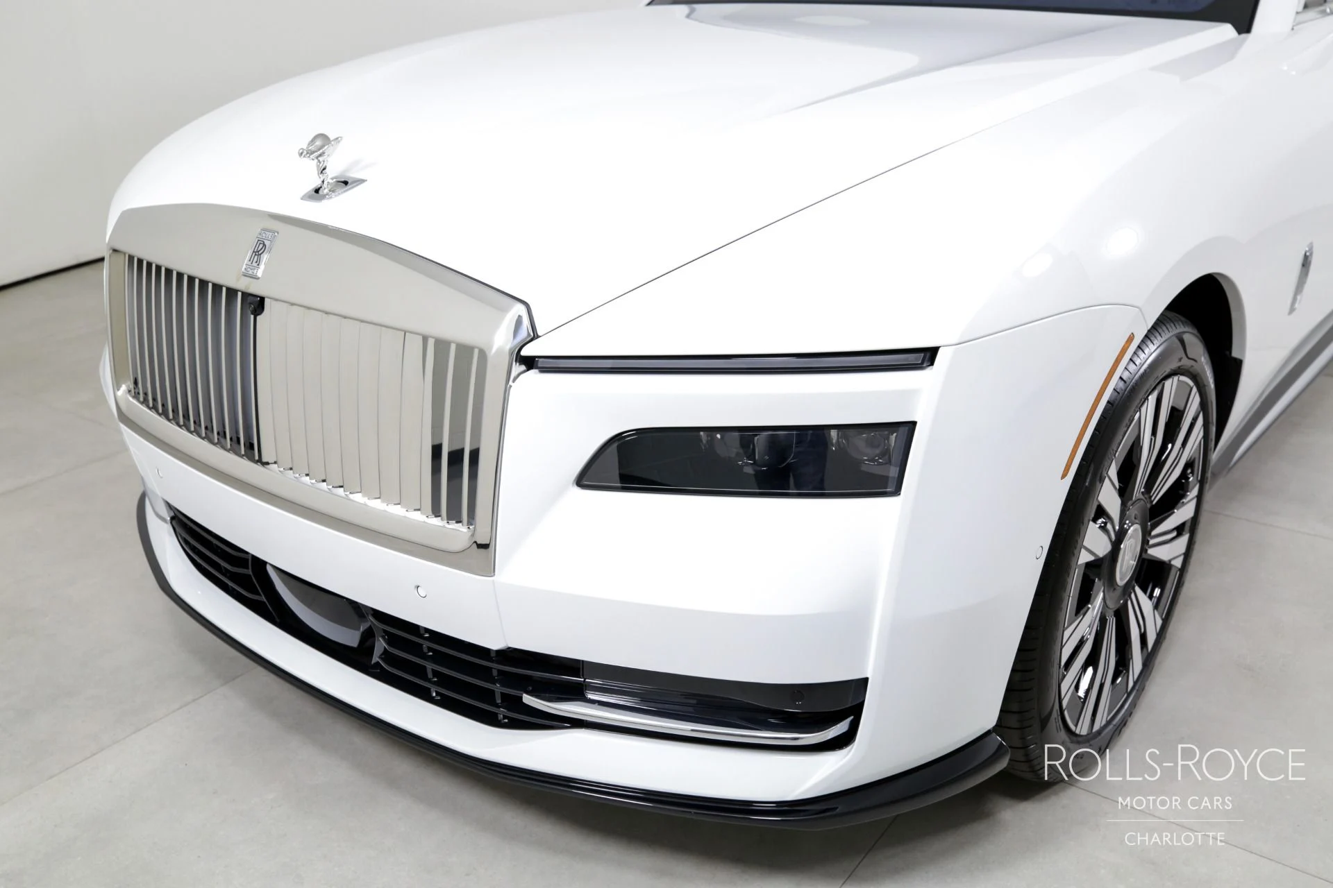 mph037_3066362841_Used_2024_Rolls_Royce_Spectre_1712872063_a730a506cb