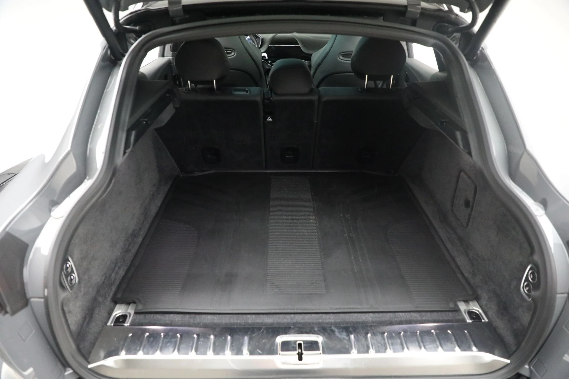 mph037_3067722352_New_2025_Aston_Martin_DBX_707_1762018387_a45ea3c9e5