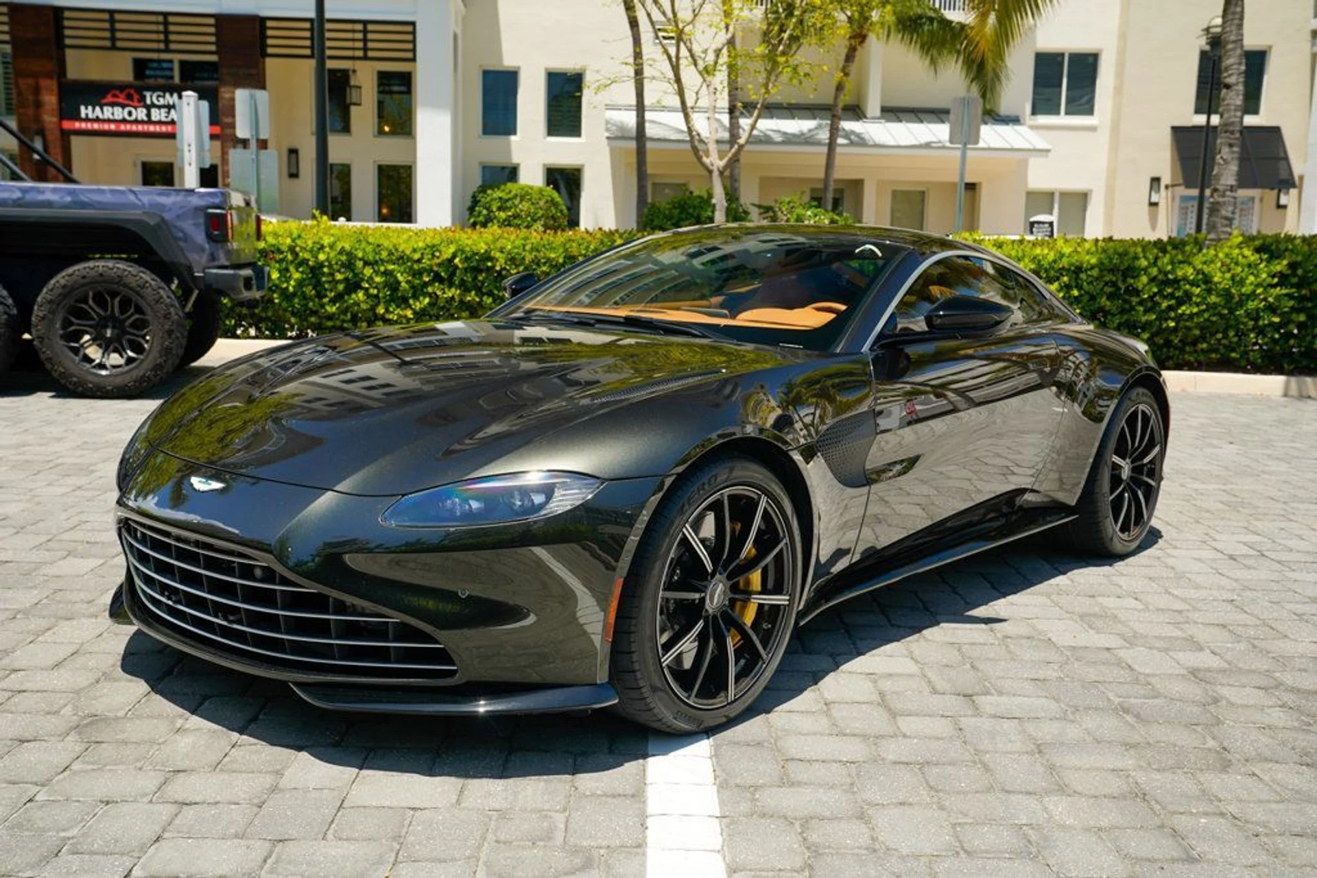 mph037_3072780568_used_2021_aston_martin_vantage_coupemanual_14354_22900621_38_1024_5b17c84bdf