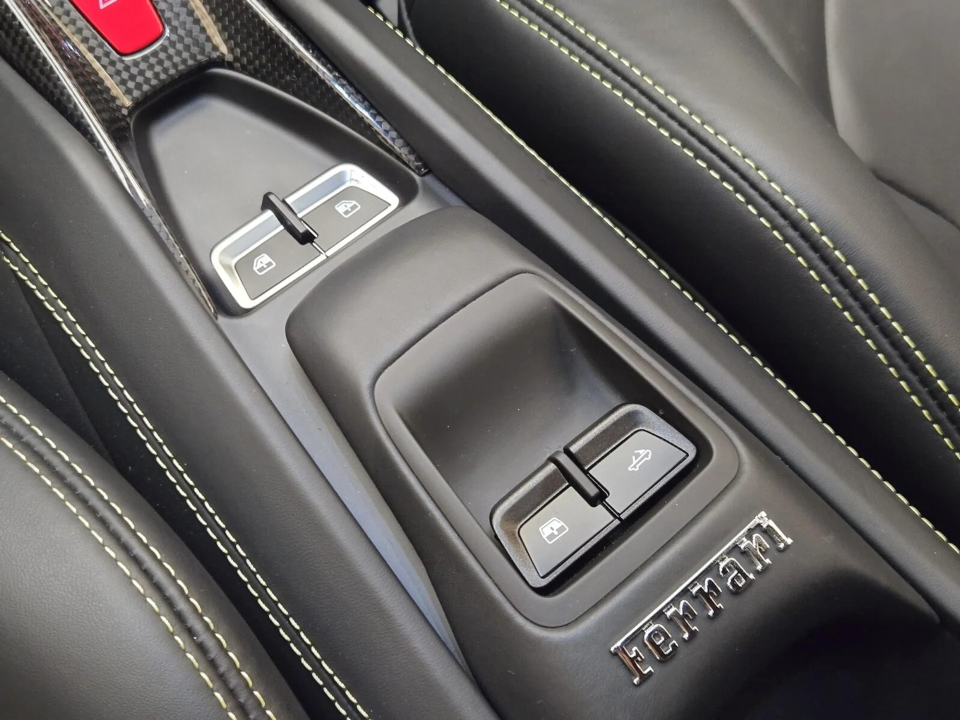 mph037_3078111484_Used_2021_Ferrari_F8_Spider_1766213878_d0fdc5c07a