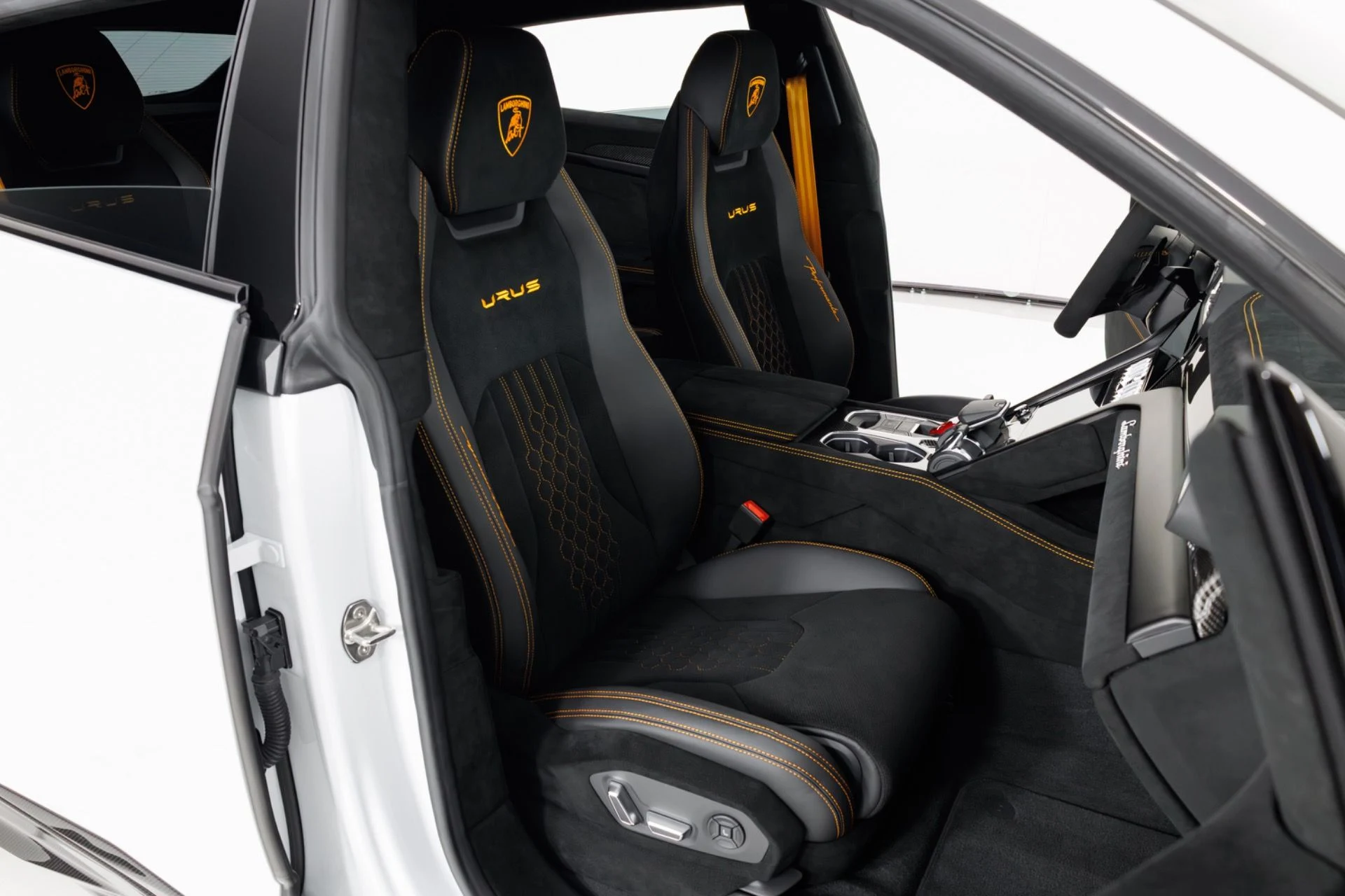 mph037_3079889859_Used_2024_Lamborghini_Urus_Performante_1780601138_339da16bef