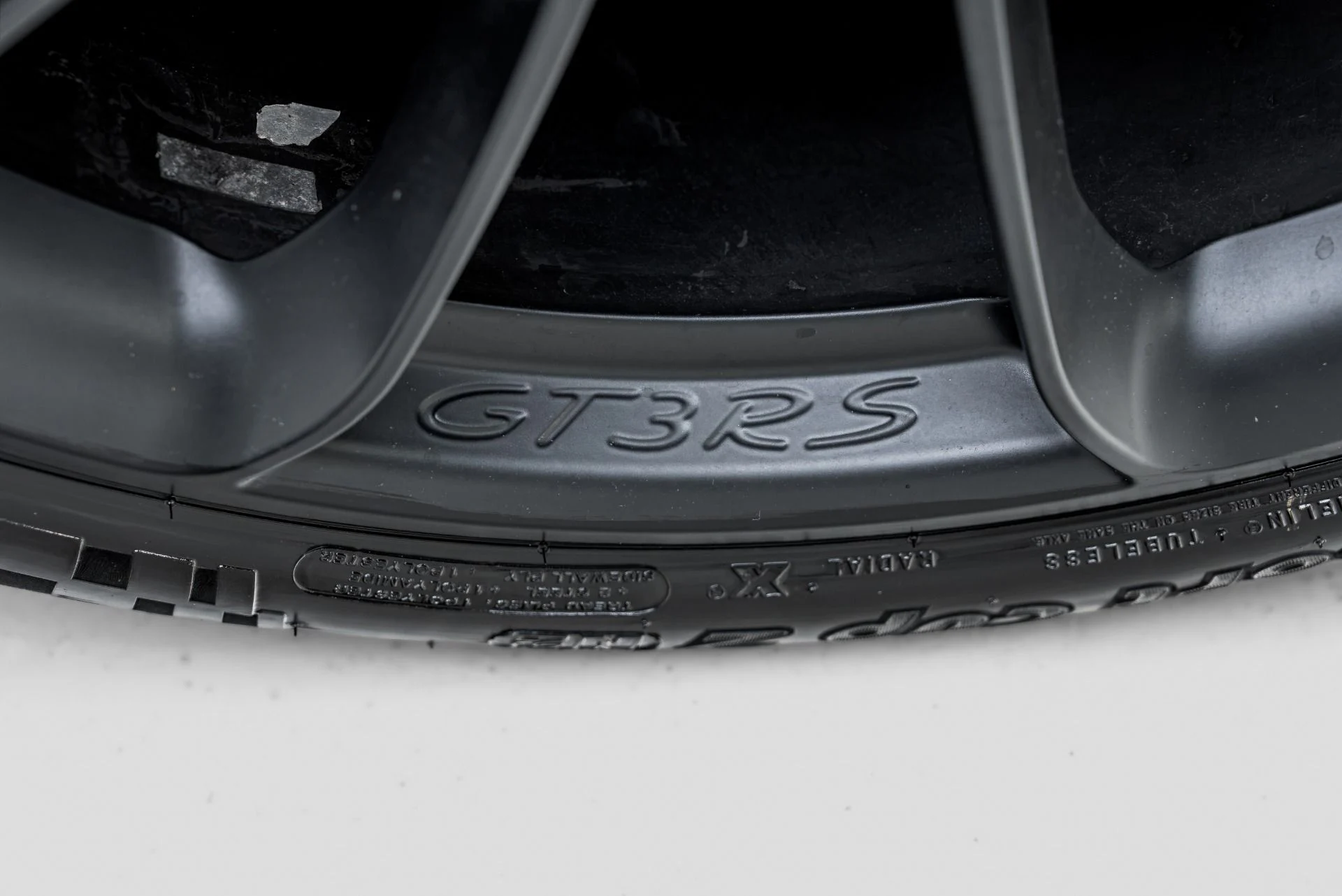 mph037_3085064607_Used_2019_Porsche_911_GT_3_RS_1787346300_7031f6e3ff
