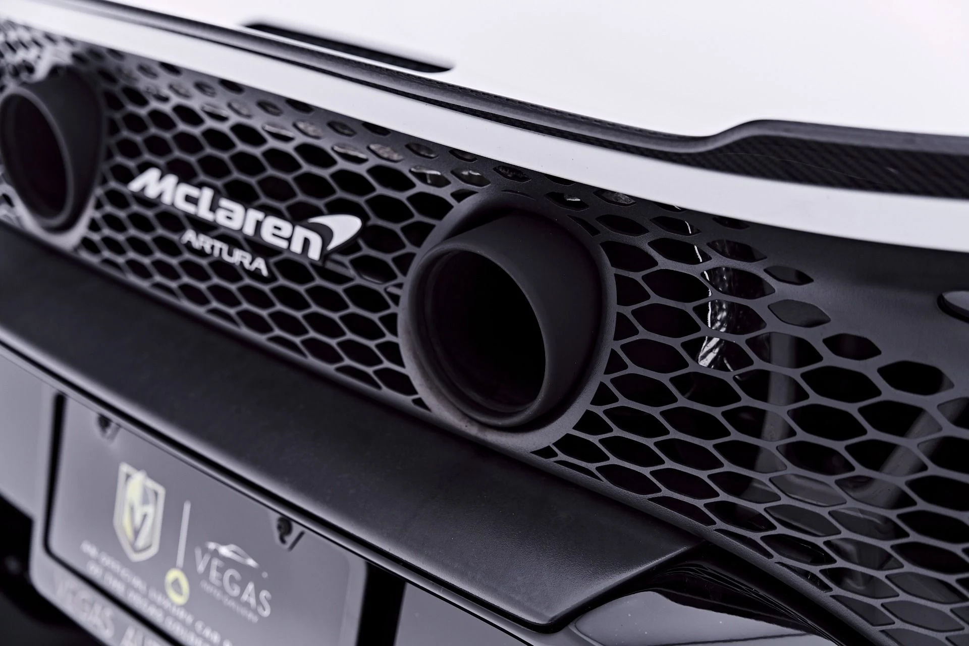 mph037_3094328182_Used_2024_Mc_Laren_Artura_1782759260_c7b4a181f0