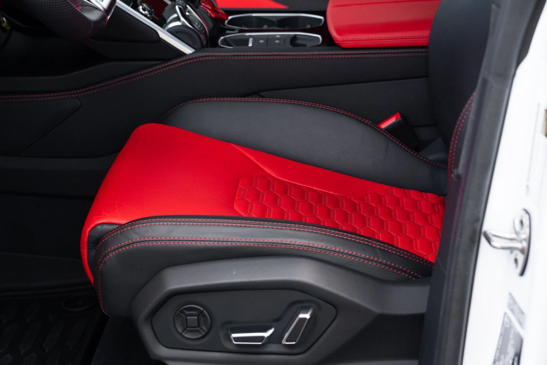 mph037_3096085883_Used_2022_Lamborghini_Urus_1778780626_07bddde72c