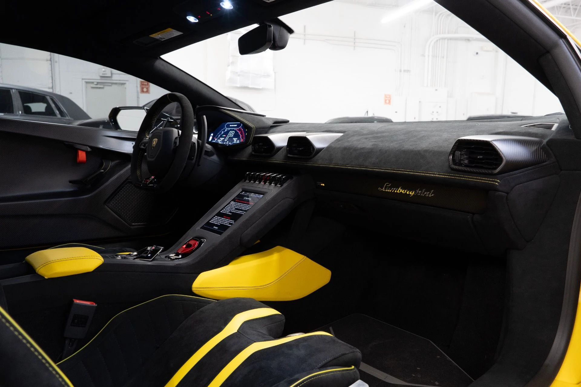 mph037_3096121003_Used_2022_Lamborghini_Huracan_STO_1733941664_fa2d2a7809