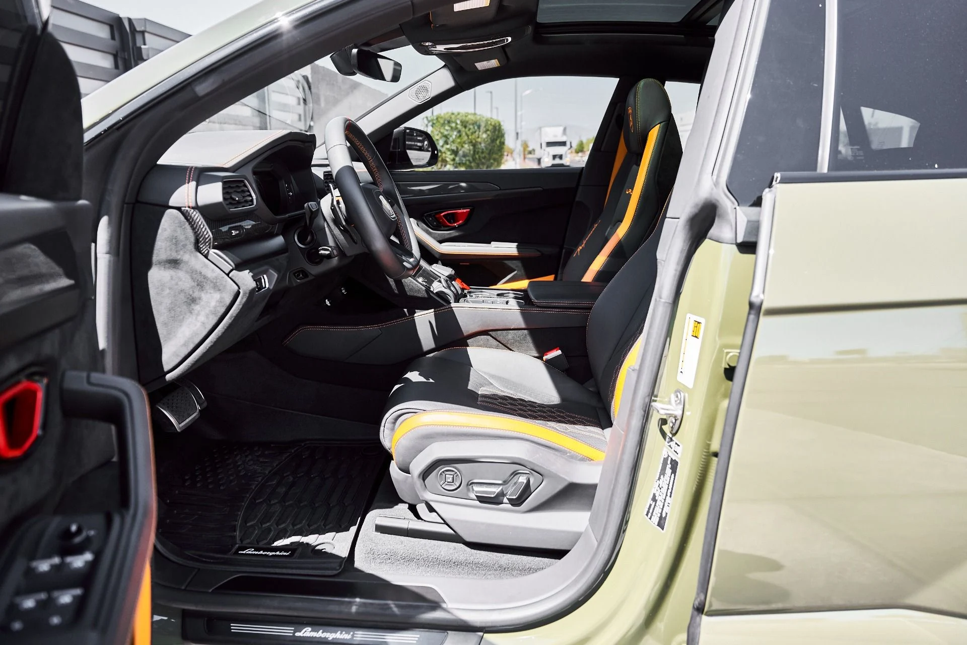 mph037_3105195483_Used_2023_Lamborghini_Urus_Performante_1778288922_f4b1554729