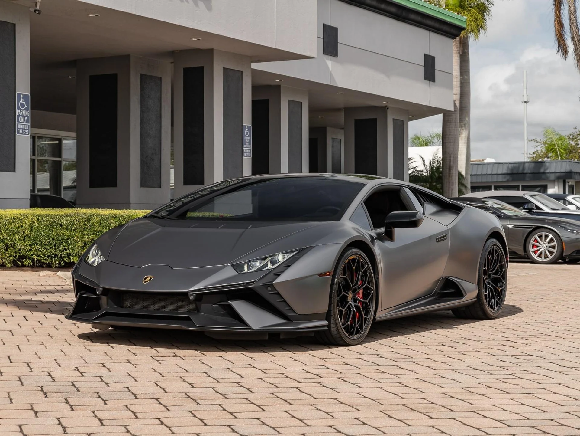 mph037_3116601647_Used_2024_Lamborghini_Huracan_Tecnica_1766091985_1212e315c6
