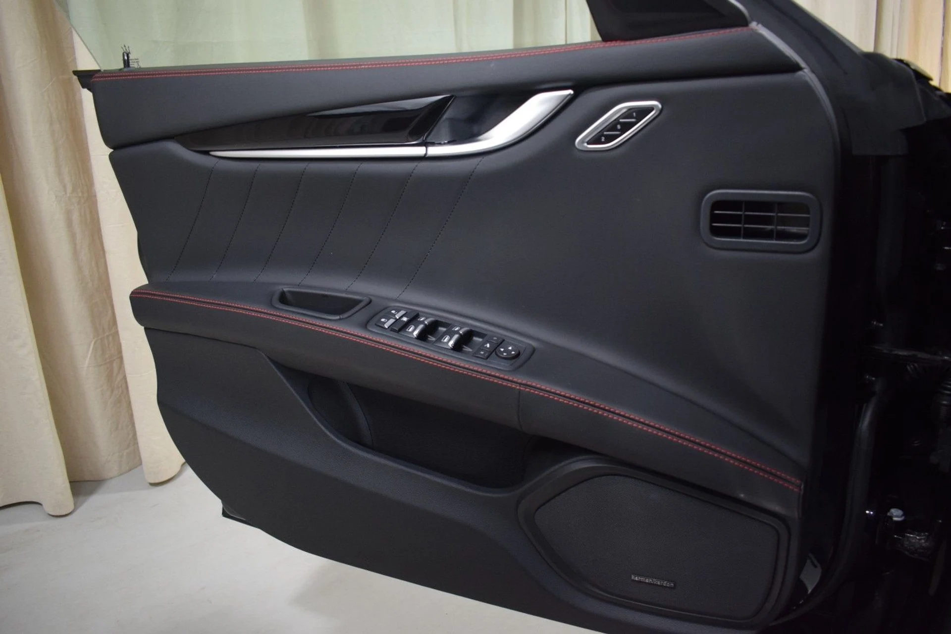 mph037_3117171868_c7052eb3318bec6494fb555d684e704cx_bddccf70d4