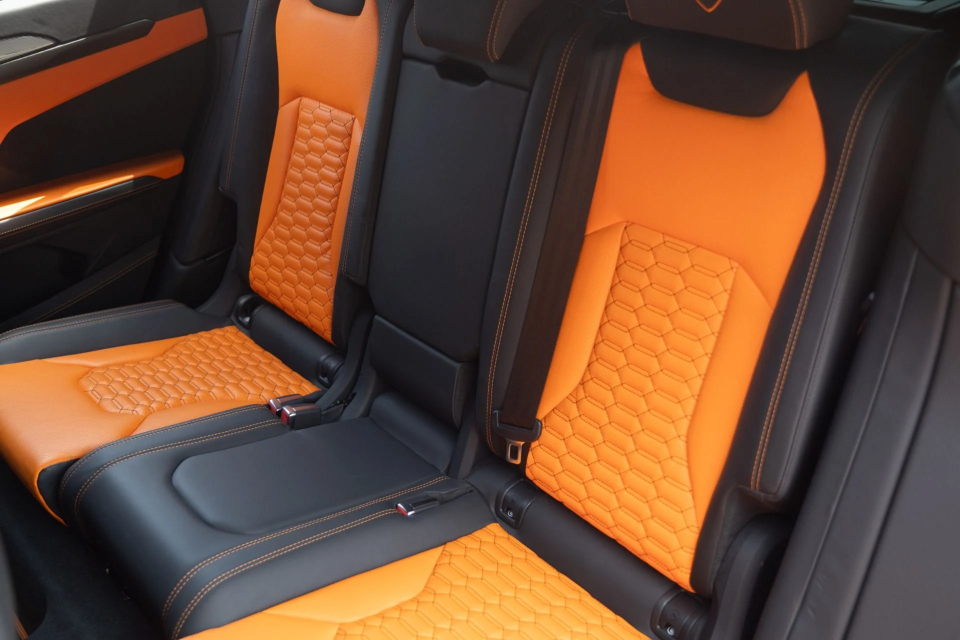 mph037_3118220662_Used_2022_Lamborghini_Urus_1755127635_3dcf9160f4