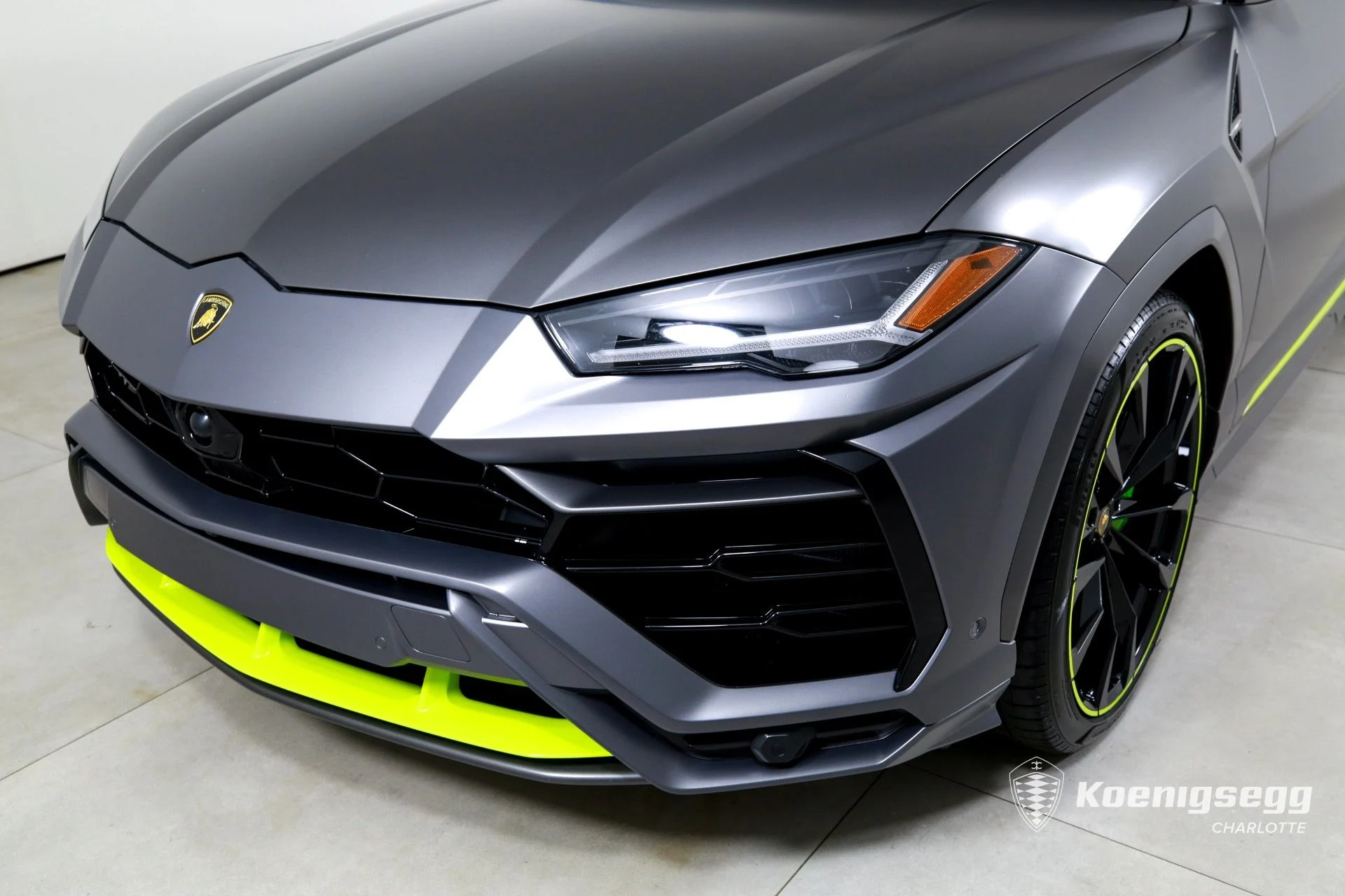 mph037_3118317685_Used_2022_Lamborghini_Urus_GRAPHITE_CAPSULE_1761055774_94c507b95d