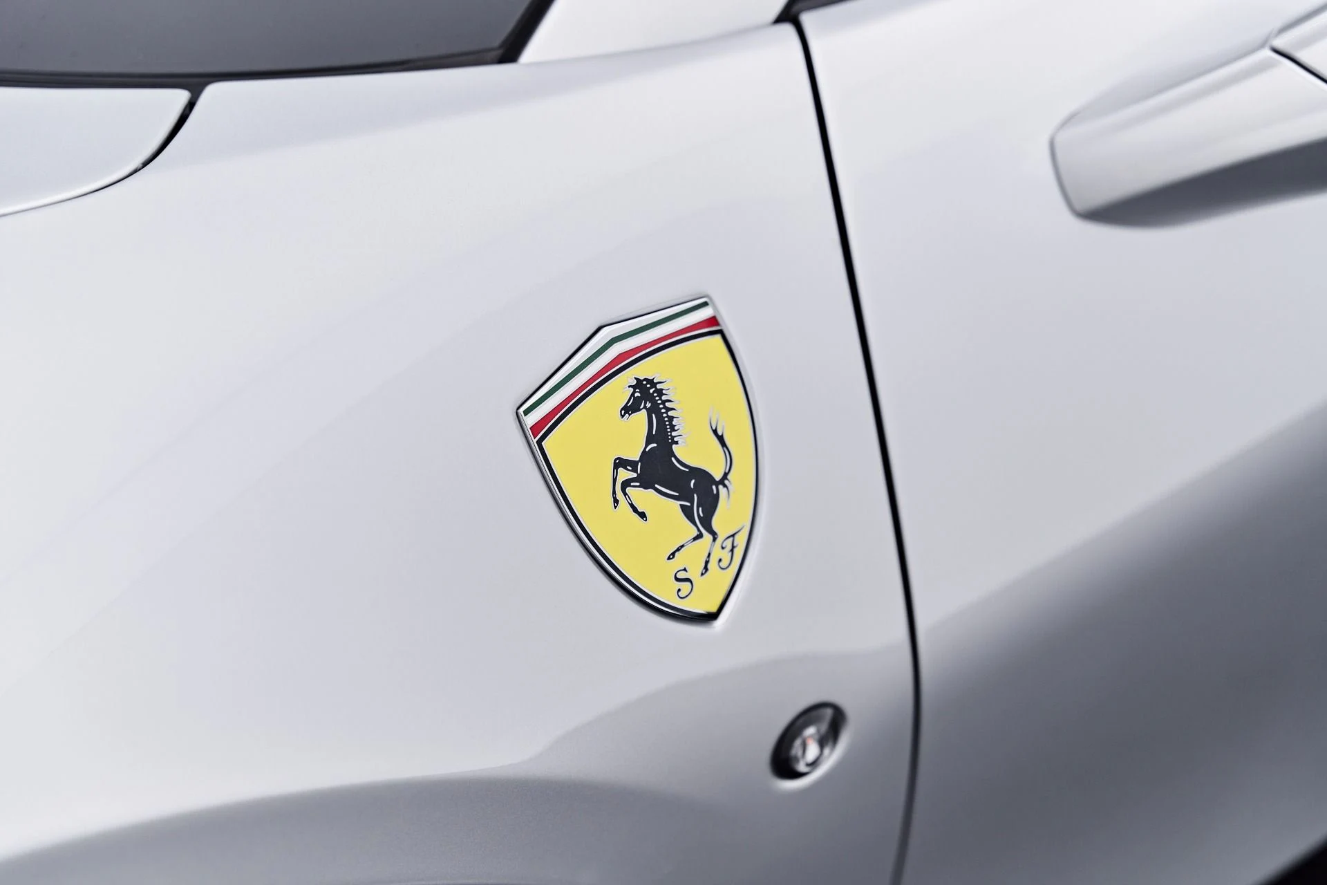 mph037_3143181841_Used_2022_Ferrari_F8_Spider_Base_1785538814_ca4c704acb