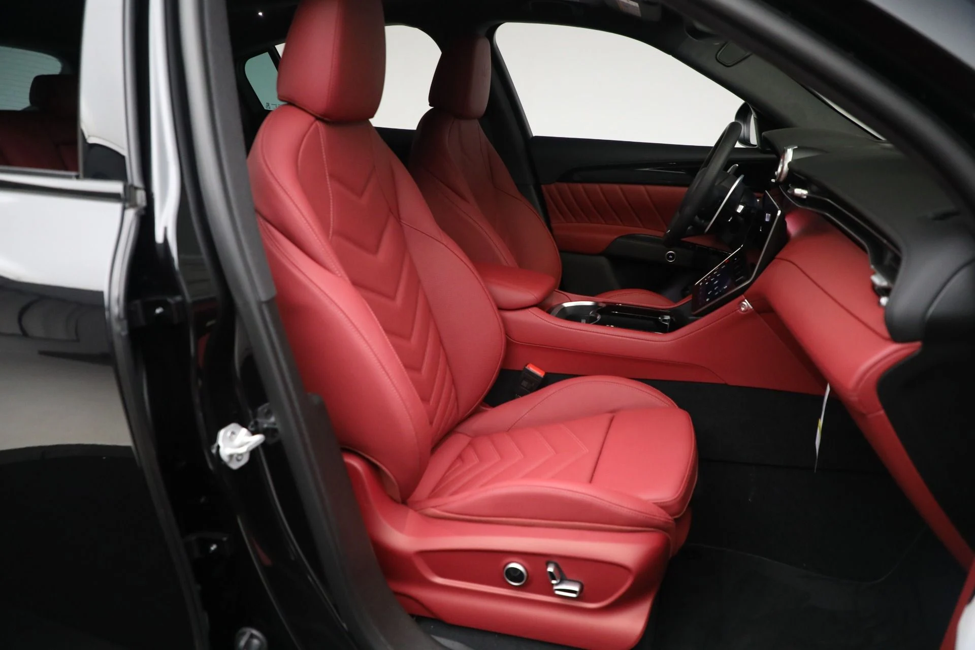 mph037_3147455390_New_2025_Maserati_Grecale_Folgore_f4c0fff4f5