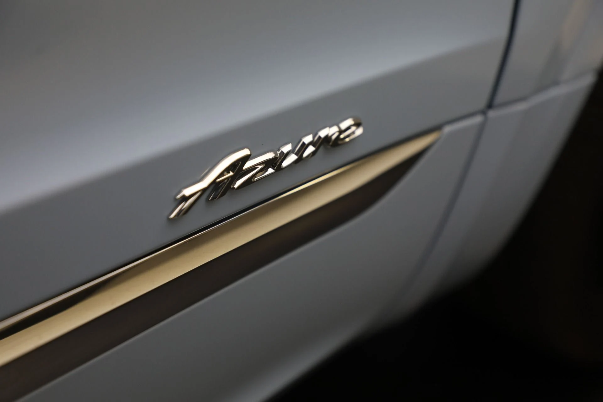 mph037_3152230766_New_2025_Bentley_Bentayga_Azure_V8_756e87d85c