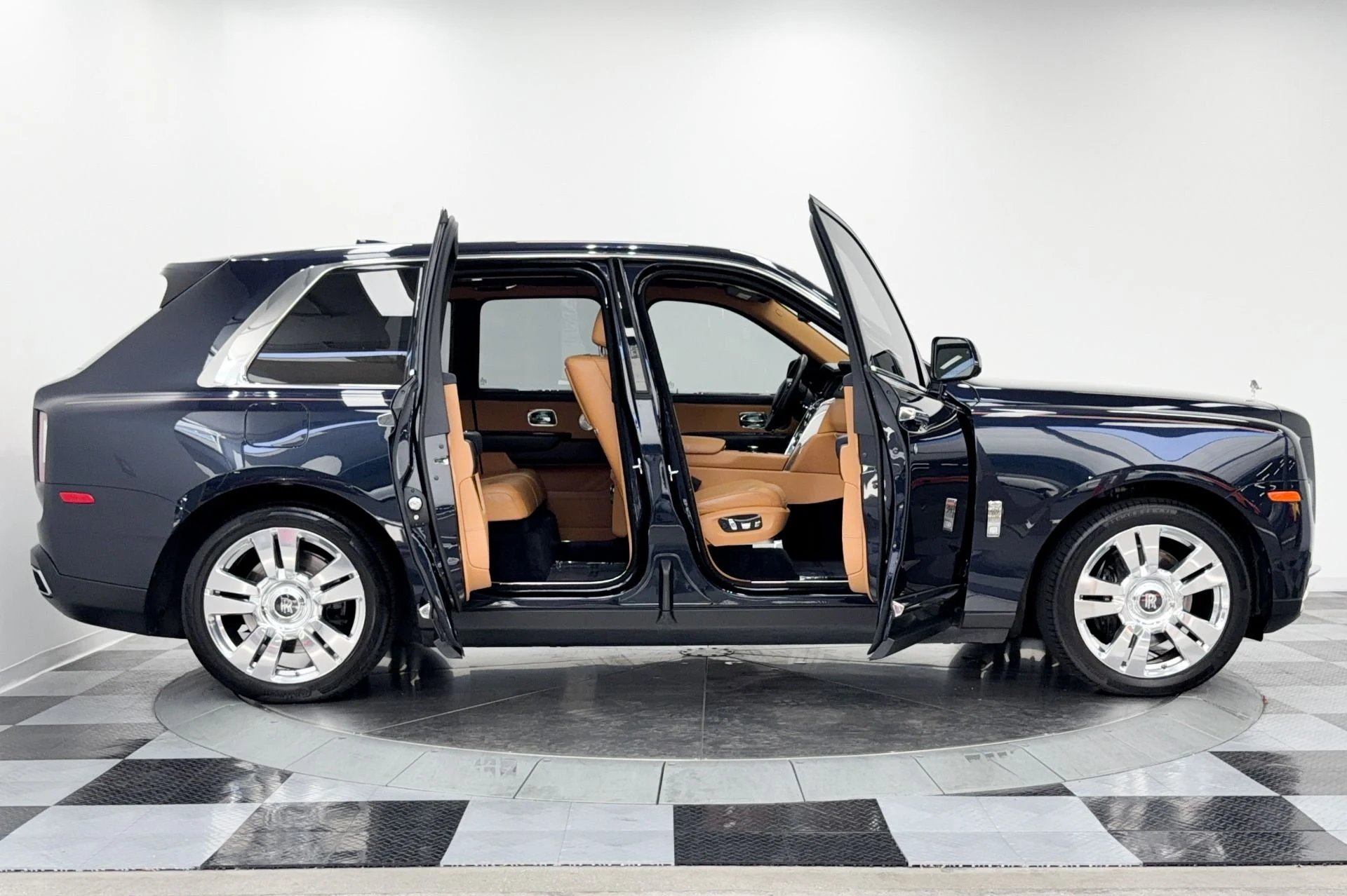 mph037_3158008632_Used_2020_Rolls_Royce_Cullinan_Rear_Theatre_Configuration_Bespoke_Audio_Picnic_Tables_1785529076_b1465cae76
