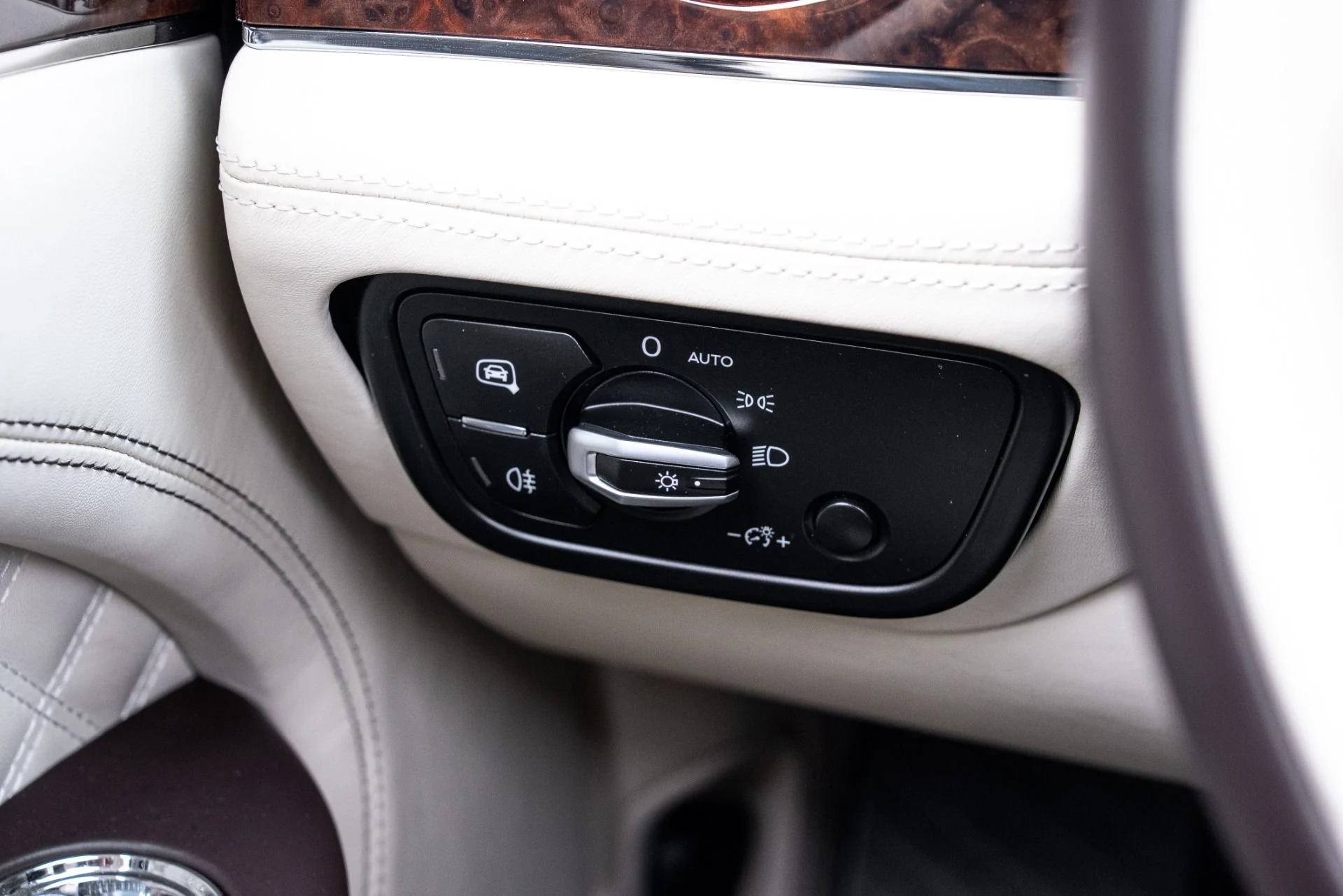 mph037_3158182189_Used_2021_Bentley_Bentayga_V8_1774990434_c5b90c6091