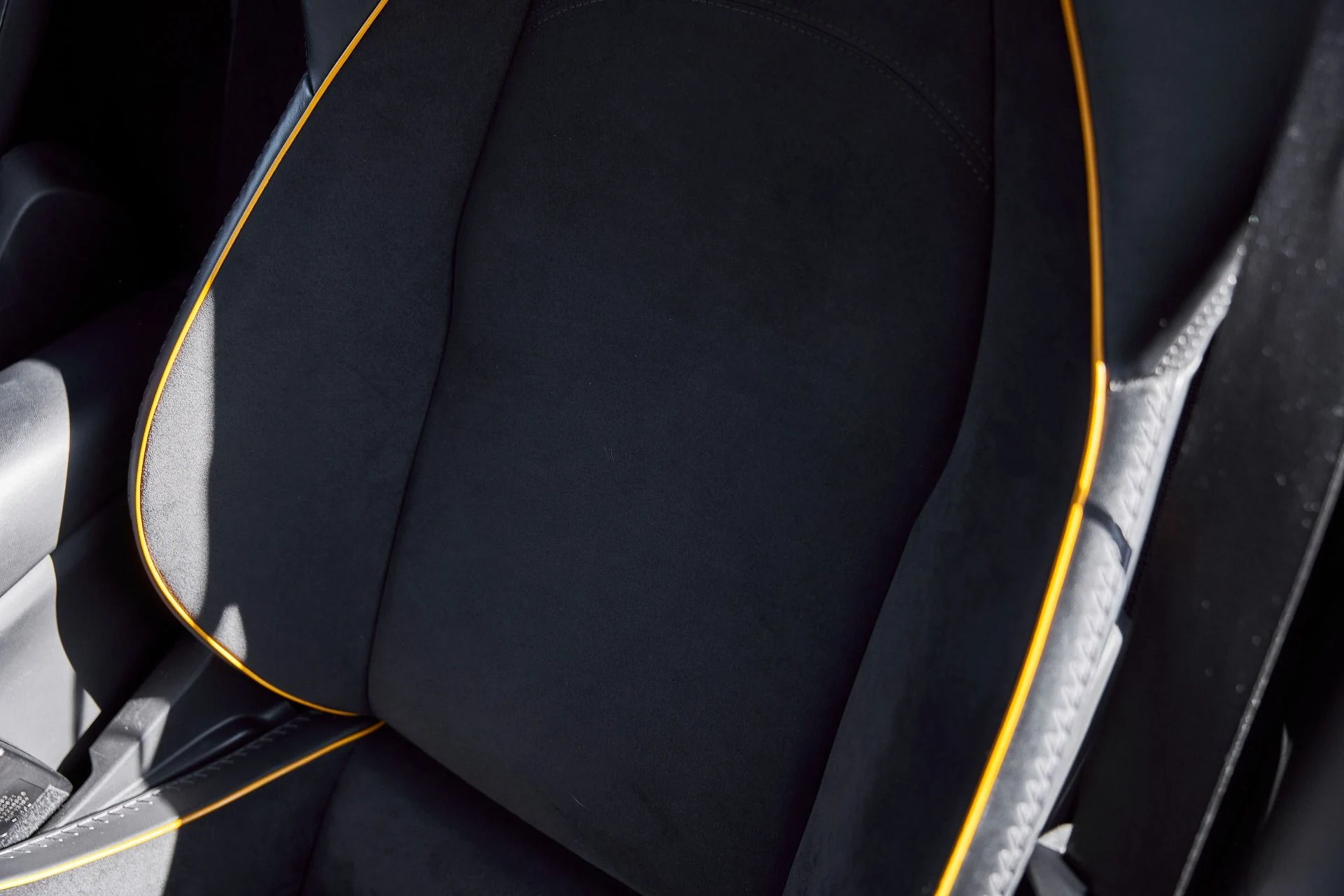 mph037_3164020242_Used_2023_Mc_Laren_Artura_1770256471_66eb08817b