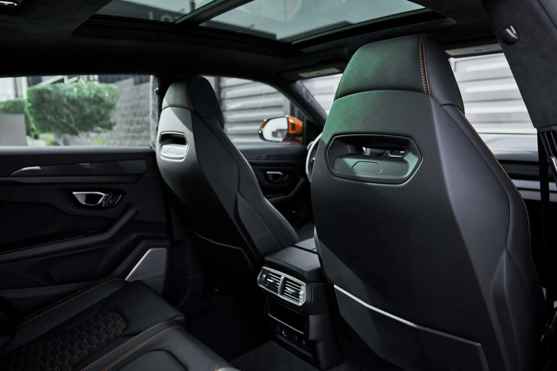 mph037_3171151860_Used_2022_Lamborghini_Urus_1766457403_5778064ef3