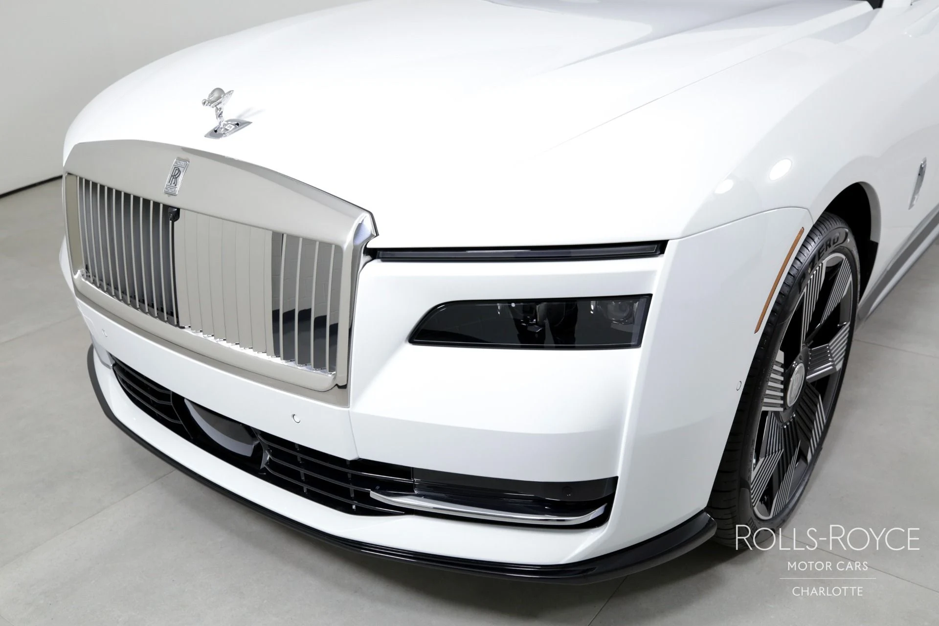 mph037_3179039832_Used_2024_Rolls_Royce_Spectre_1709308315_1ab4b0a612