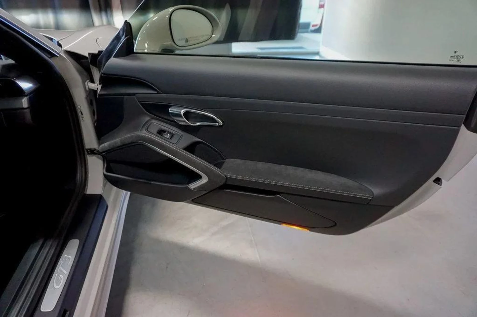 mph037_3187419774_j37_YE_0dx_I9_Wyuk8l1_V01i_I_Akic_55c5649d2e