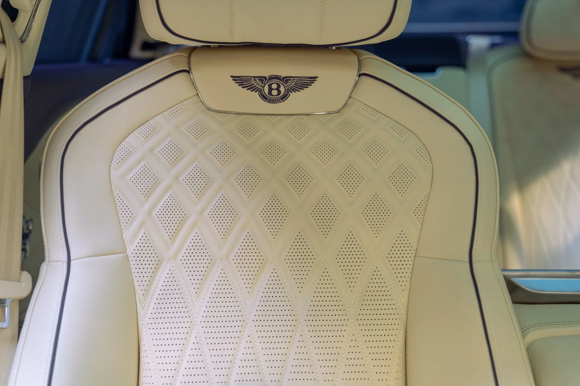 mph037_3189579476_Used_2022_Bentley_Flying_Spur_V8_1790700947_d8de746bca