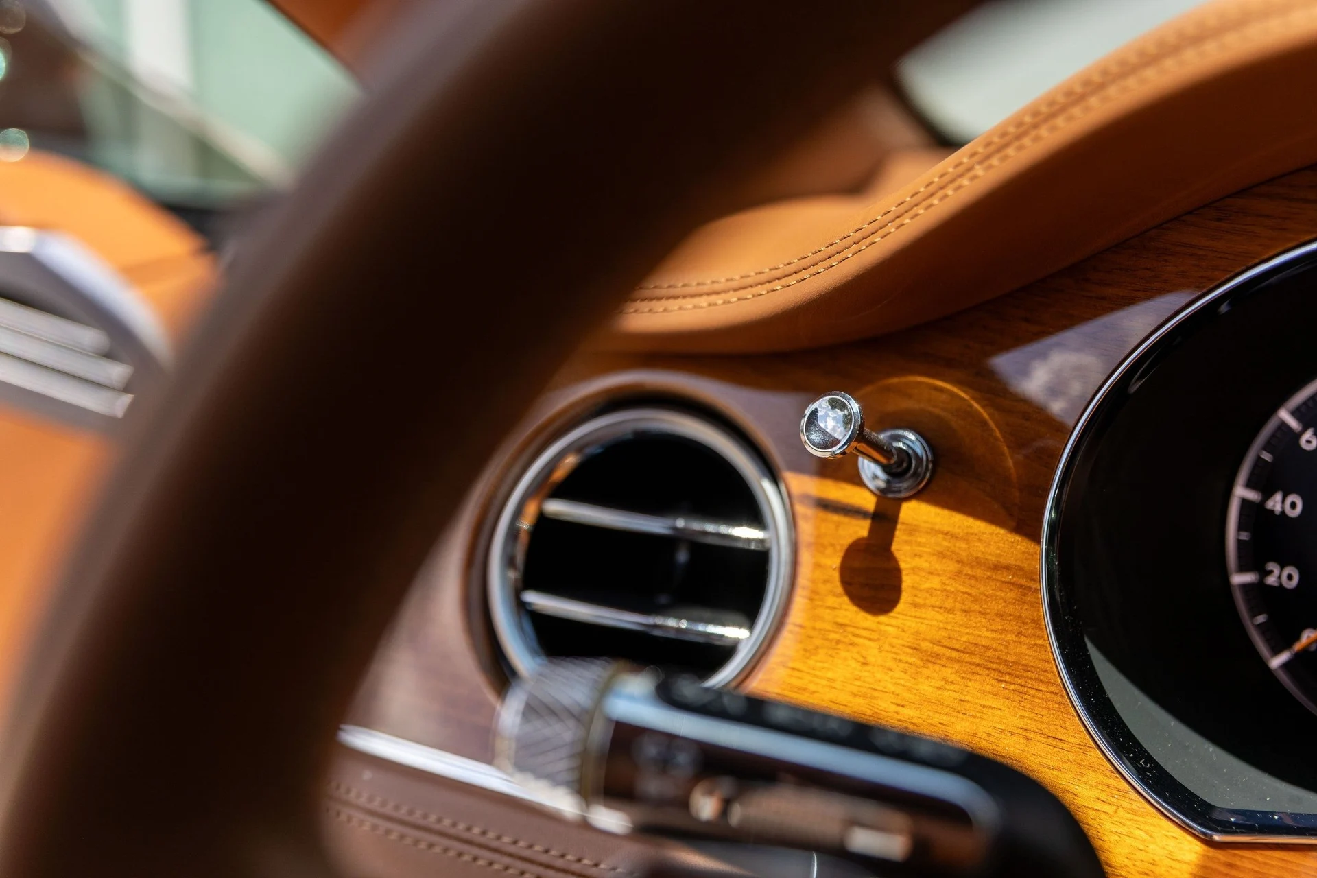 mph037_3198600770_Hi_Tech_Luxury_Imports_LLC_SCBDG_4_ZG_6_NC_091269_image_37_d7c3d445ad