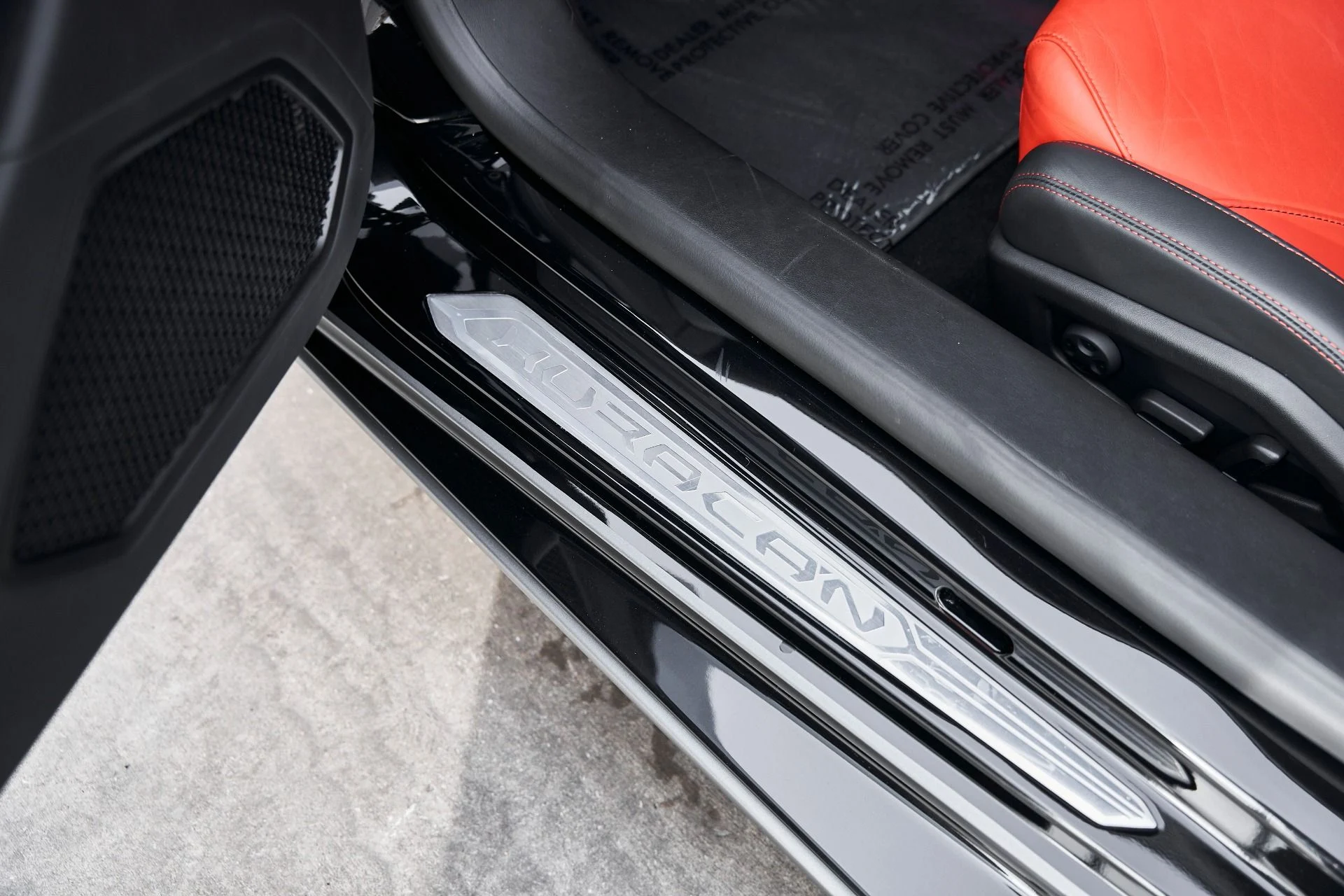 mph037_320727861_Used_2023_Lamborghini_Huracan_EVO_Base_1769049055_613e6b6272