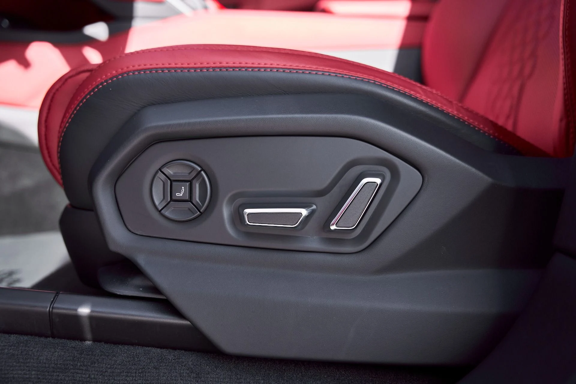 mph037_3214360072_Used_2024_Lamborghini_Urus_S_1769733264_aad3b48691