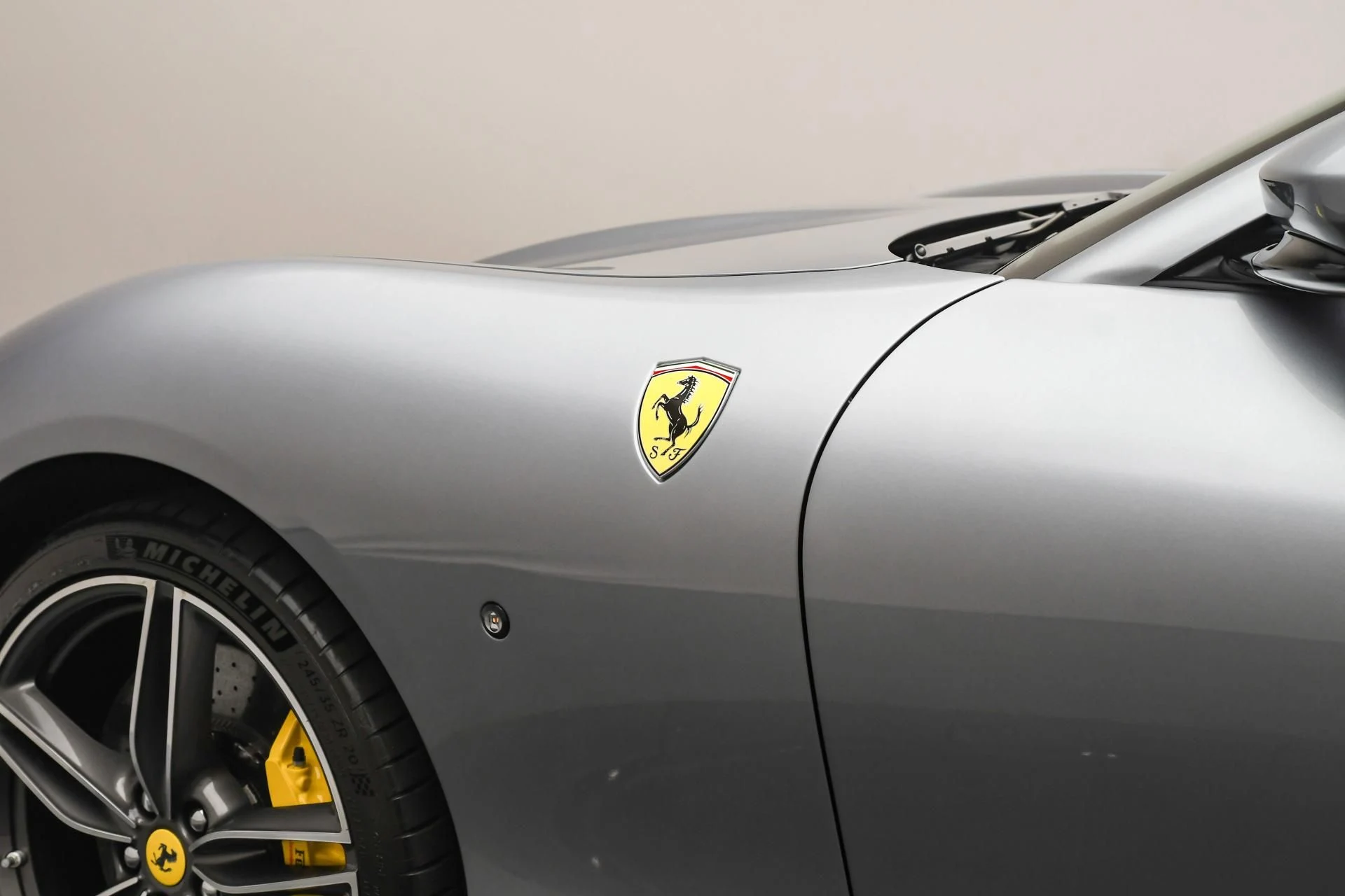 mph037_3216103867_Used_2025_Ferrari_Roma_Spider_1755677525_41379bc20d