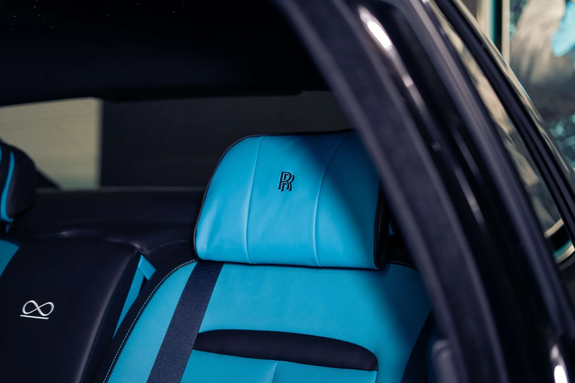 mph037_3217835154_Used_2022_Rolls_Royce_Black_Badge_Ghost_Carbon_Urban_Kit_1782178796_80feb534e1
