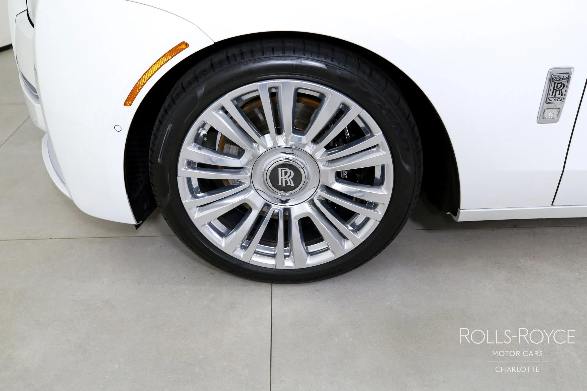 mph037_3218613272_Used_2022_Rolls_Royce_Ghost_1755181543_9587a706ff