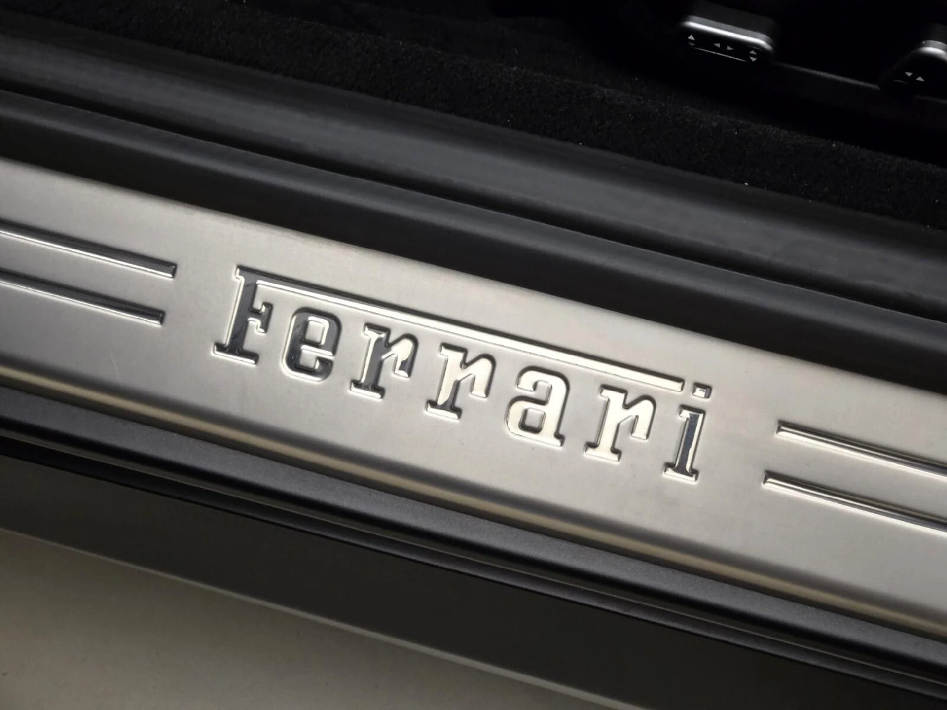 mph037_3228278246_Used_2017_Ferrari_GTC_4_Lusso_V12_1768977471_699e38458e