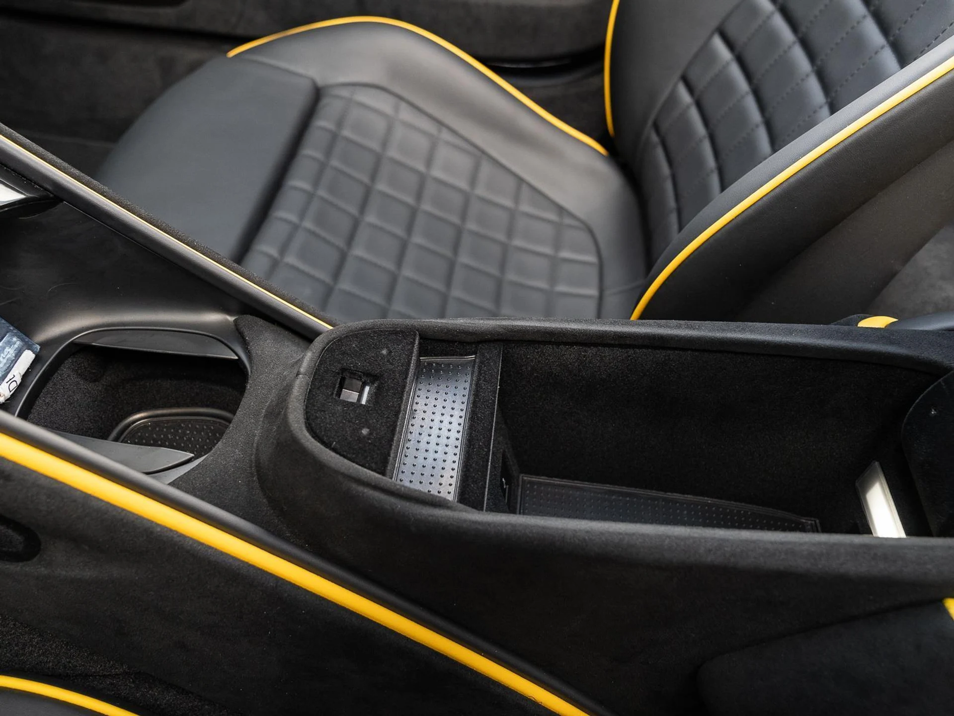 mph037_3229988666_Used_2025_Ferrari_Roma_Spider_Convertible_1772576630_a916c7419e