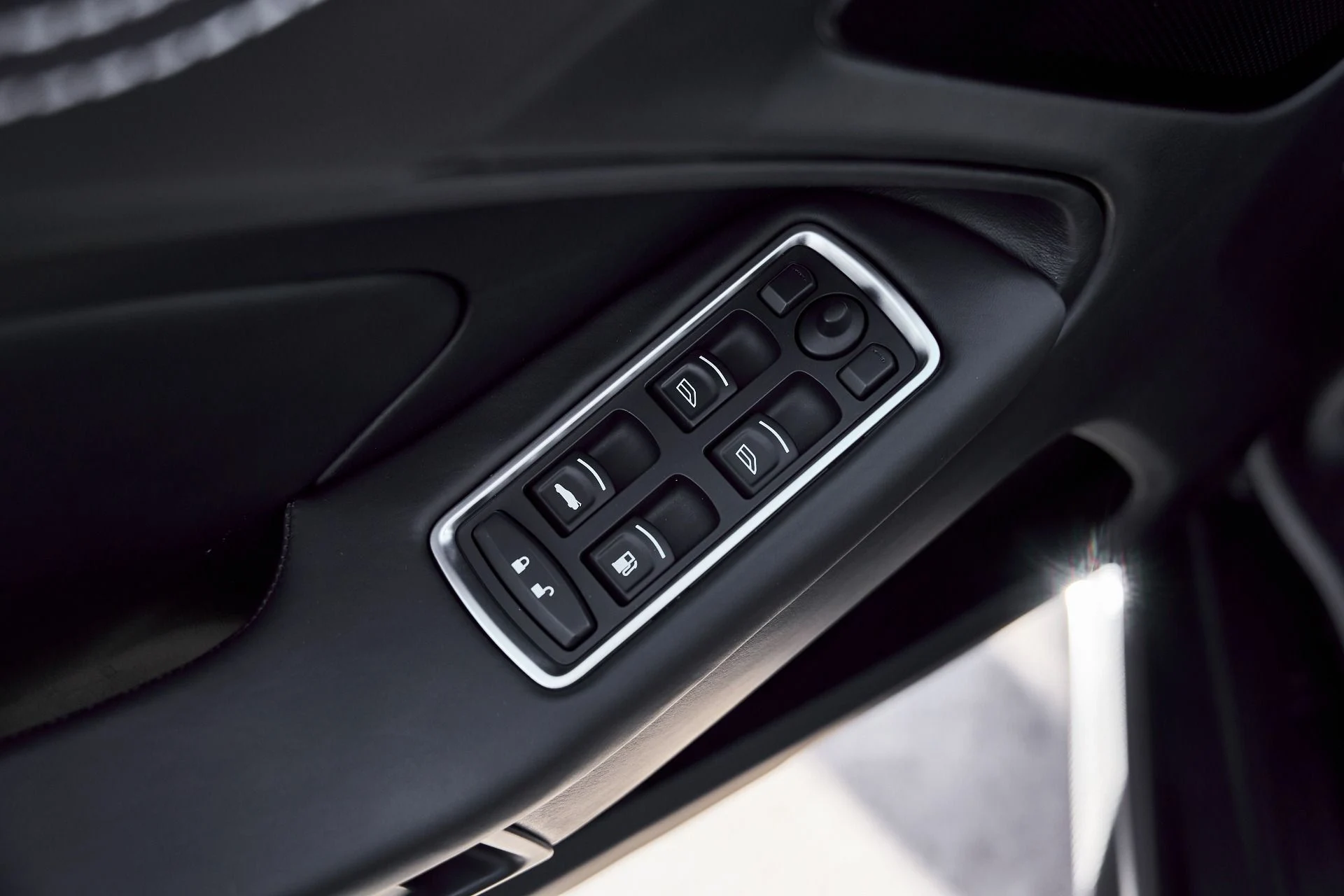 mph037_324501438_Used_2014_Aston_Martin_Vanquish_V12_1773193811_368345b89c