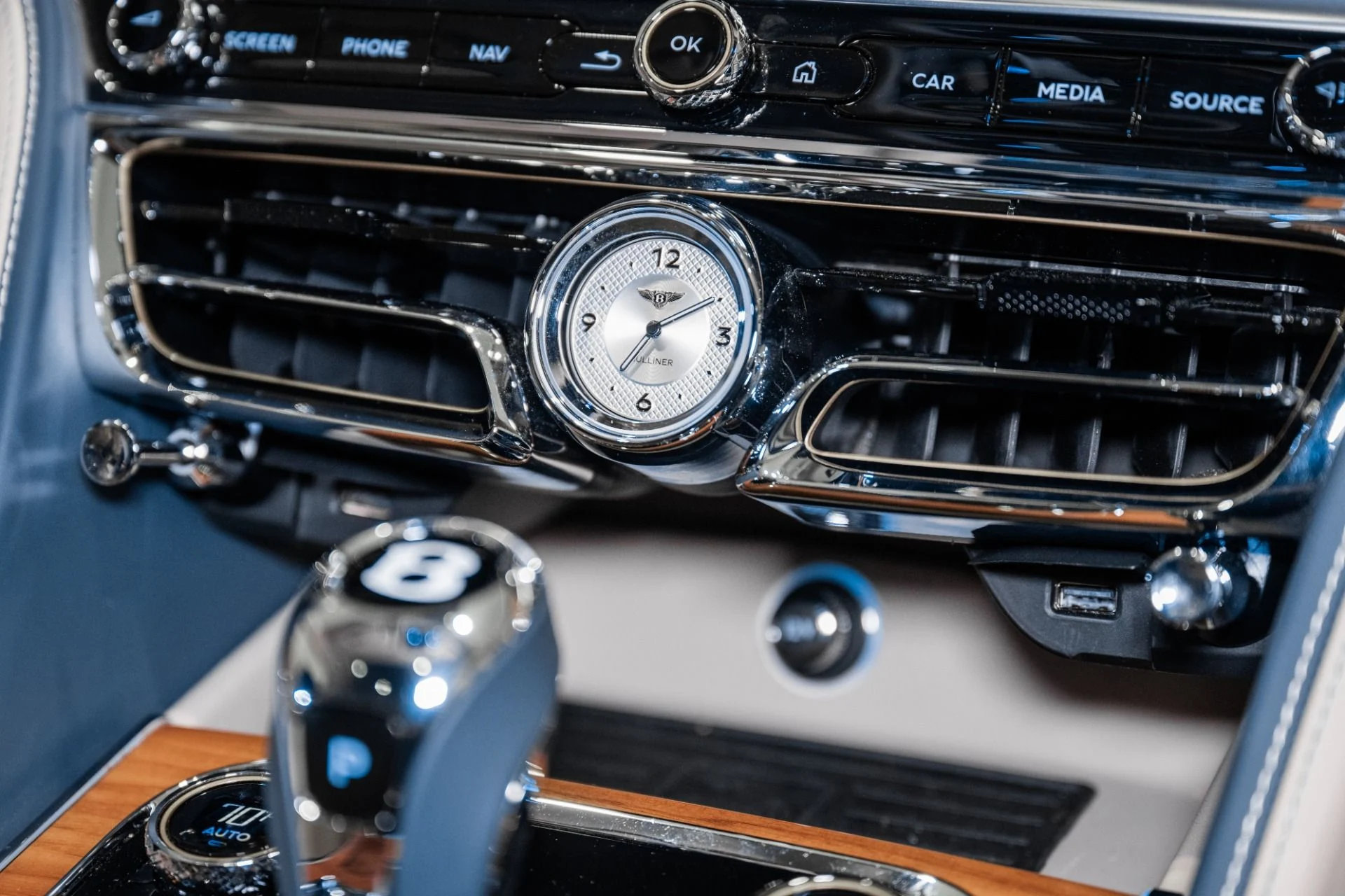 mph037_3251746301_Used_2023_Bentley_Flying_Spur_1772469545_d05c3b06f2