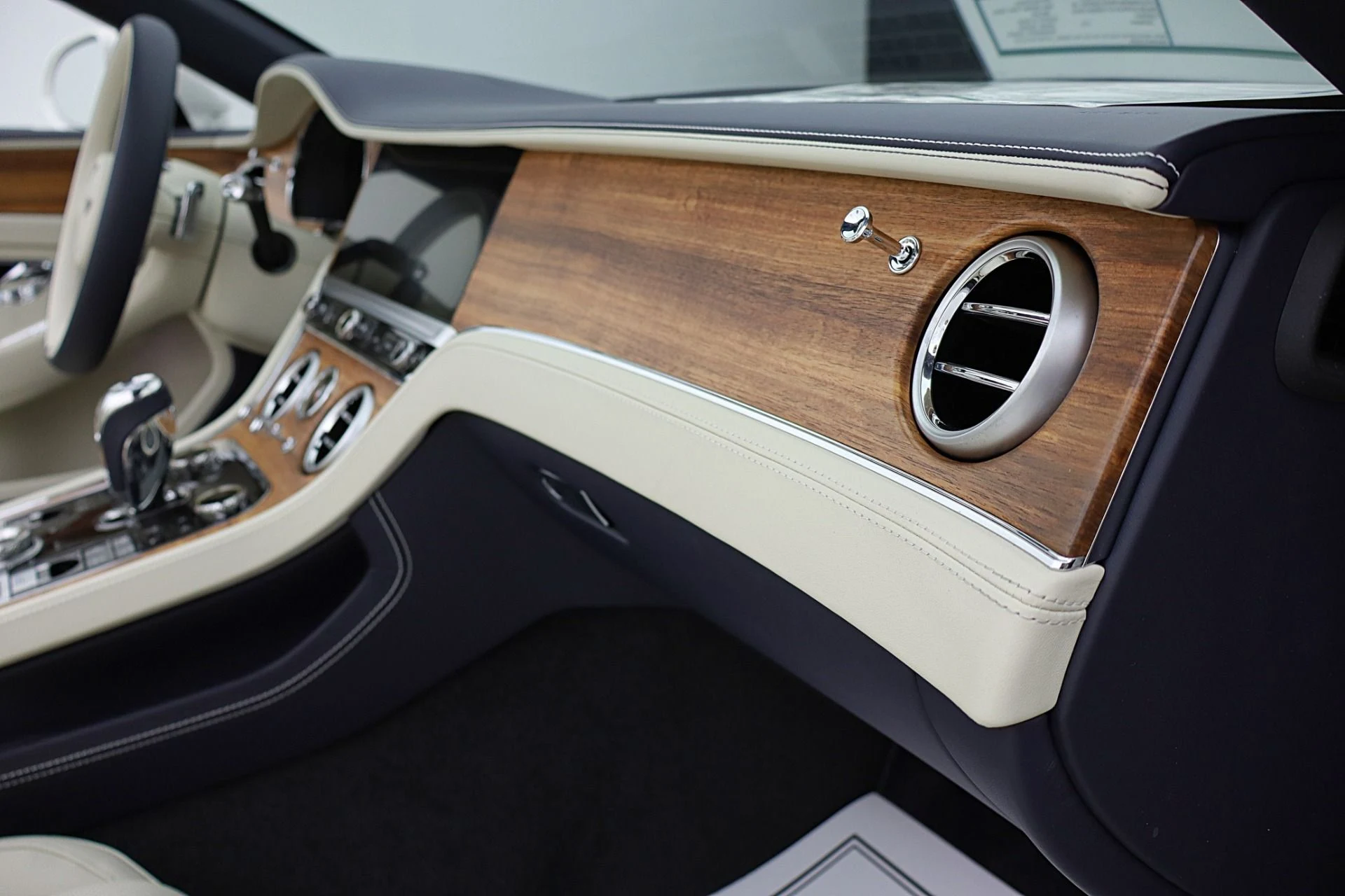 mph037_3255151924_New_2026_Bentley_Continental_GTC_f7b111f3ef