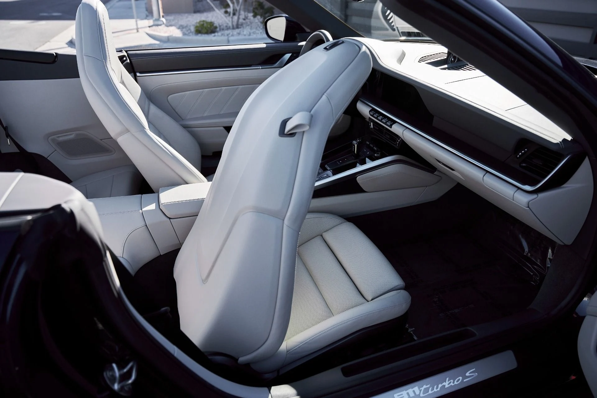 mph037_3257852567_Used_2022_Porsche_911_Turbo_S_1770670642_14ebcbe35d