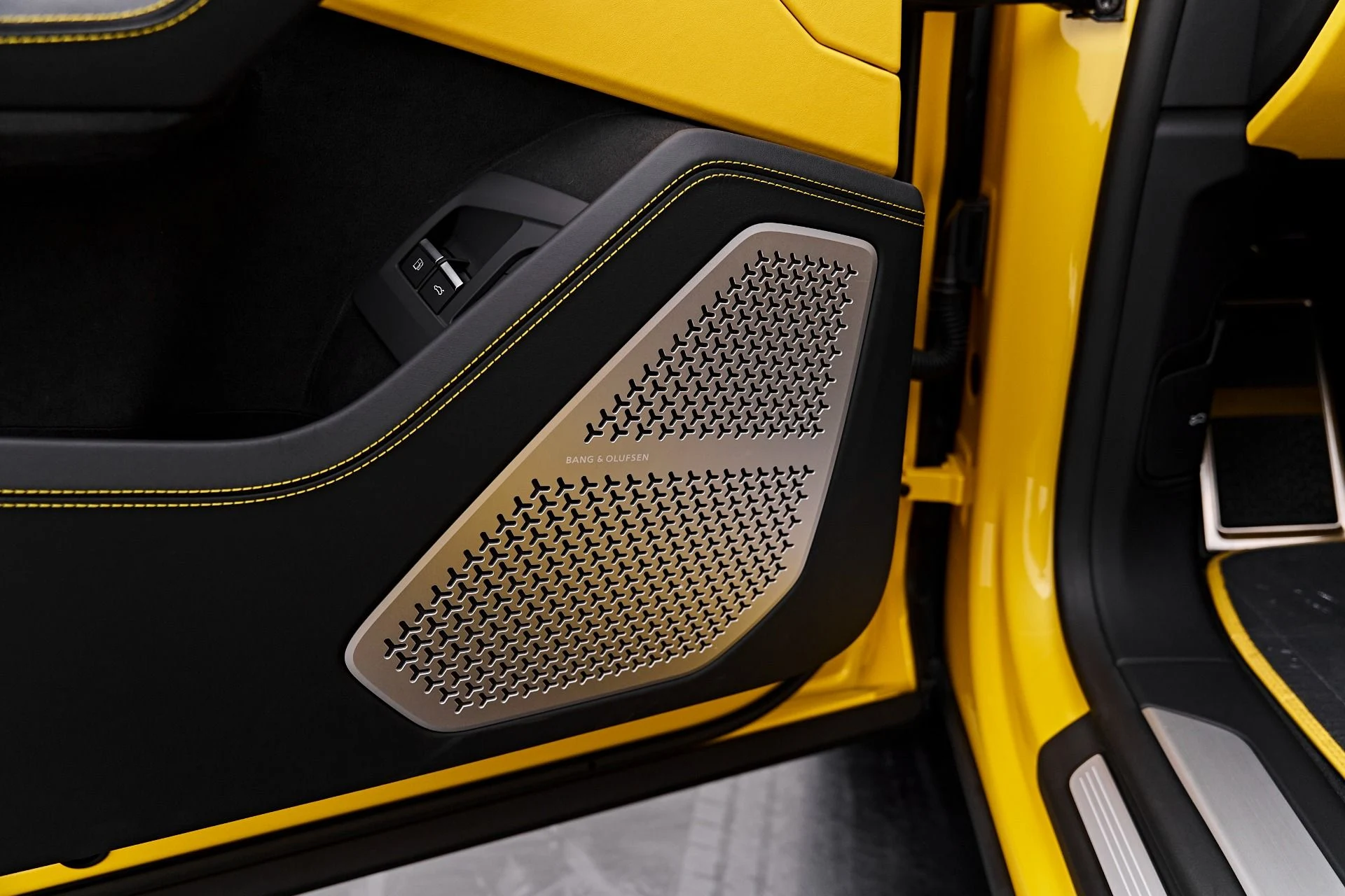 mph037_3259806229_Used_2025_Lamborghini_Urus_SE_1788049905_086d31978c