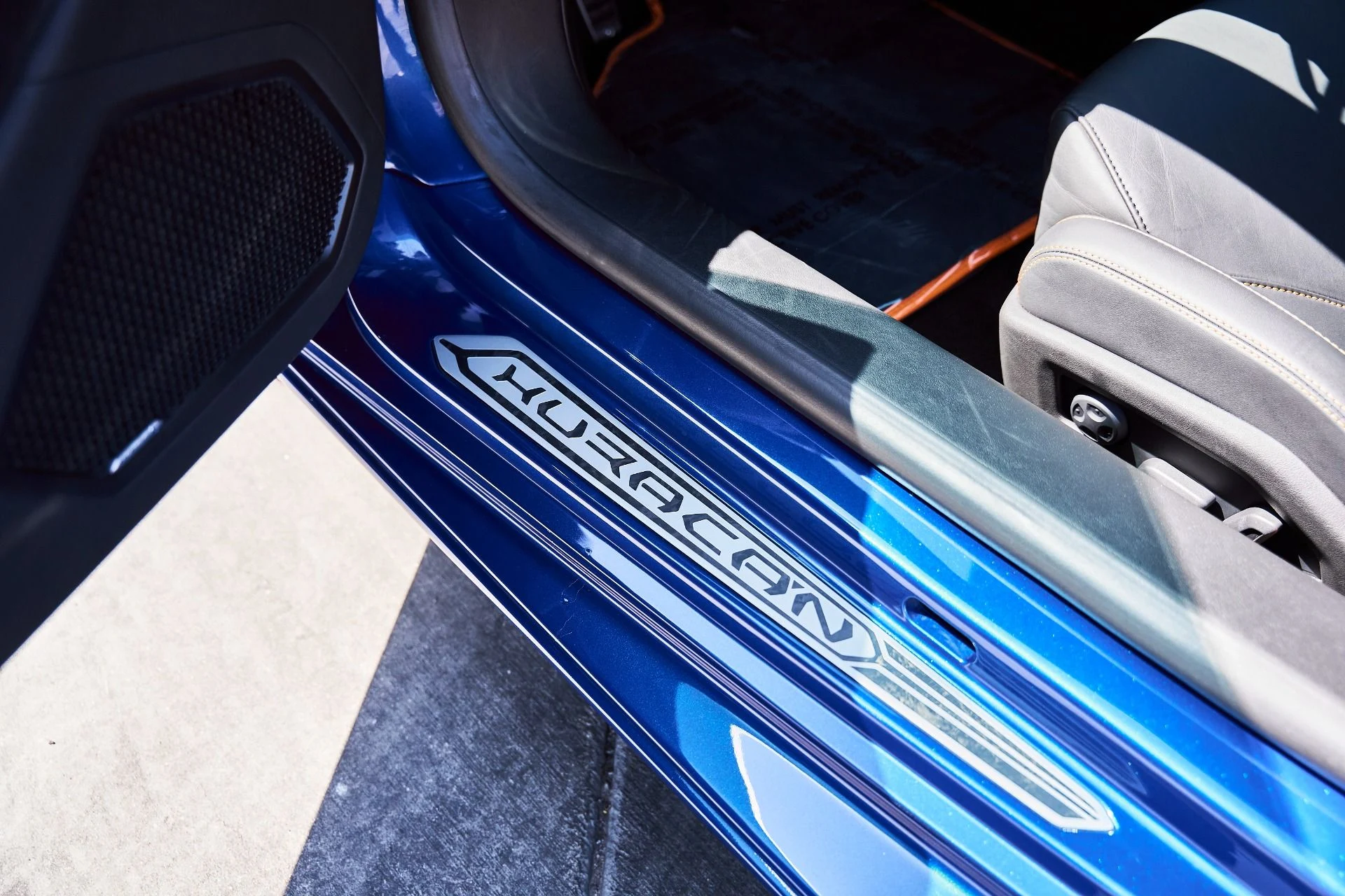 mph037_3260644627_Used_2020_Lamborghini_Huracan_EVO_Base_1777394827_3da65cf174