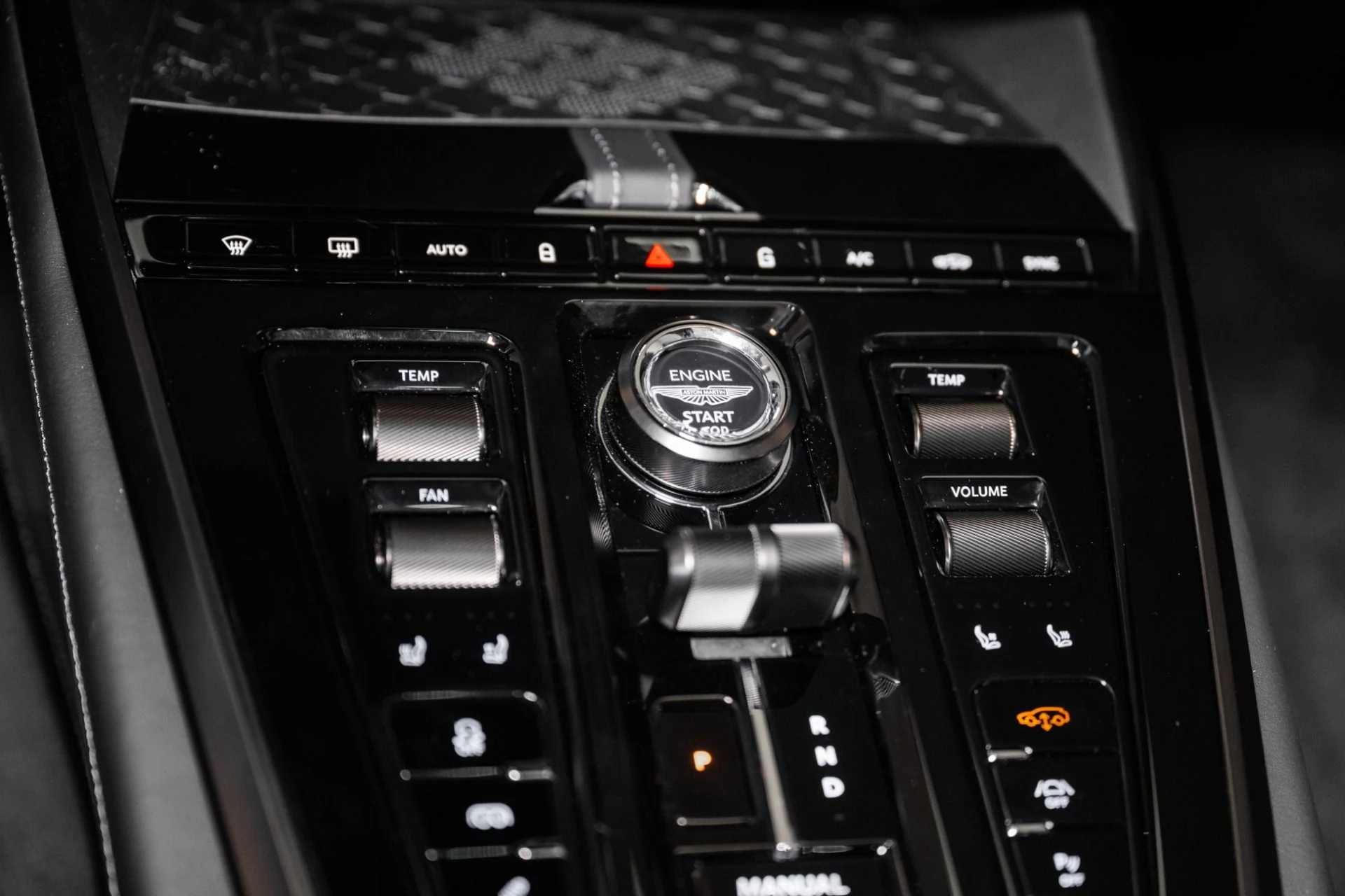 mph037_3265870733_Used_2025_Aston_Martin_DBX_707_1748959342_310451a6c3