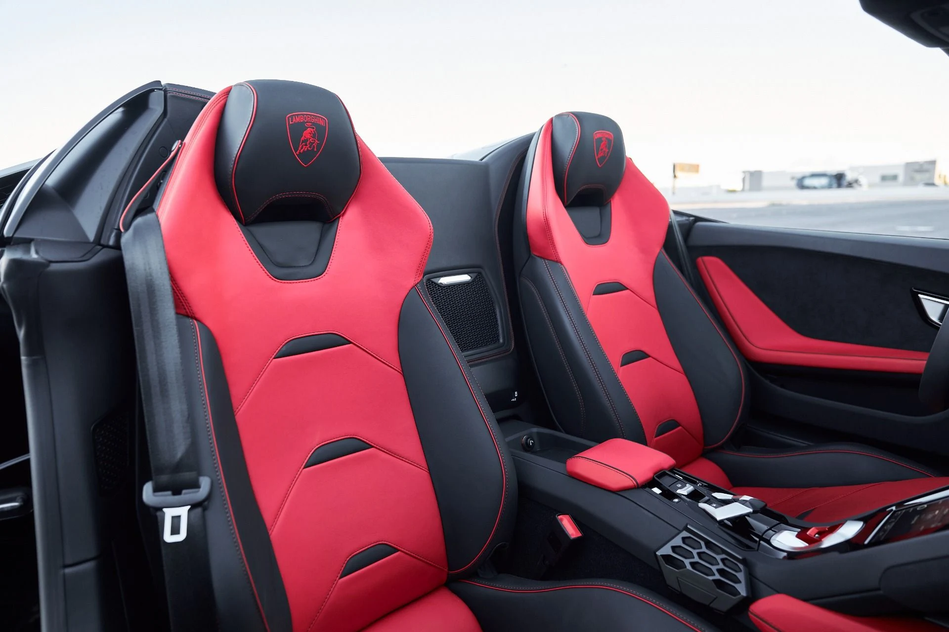 mph037_3272660631_Used_2024_Lamborghini_Huracan_EVO_Spyder_1766881368_c6f9b2b25c