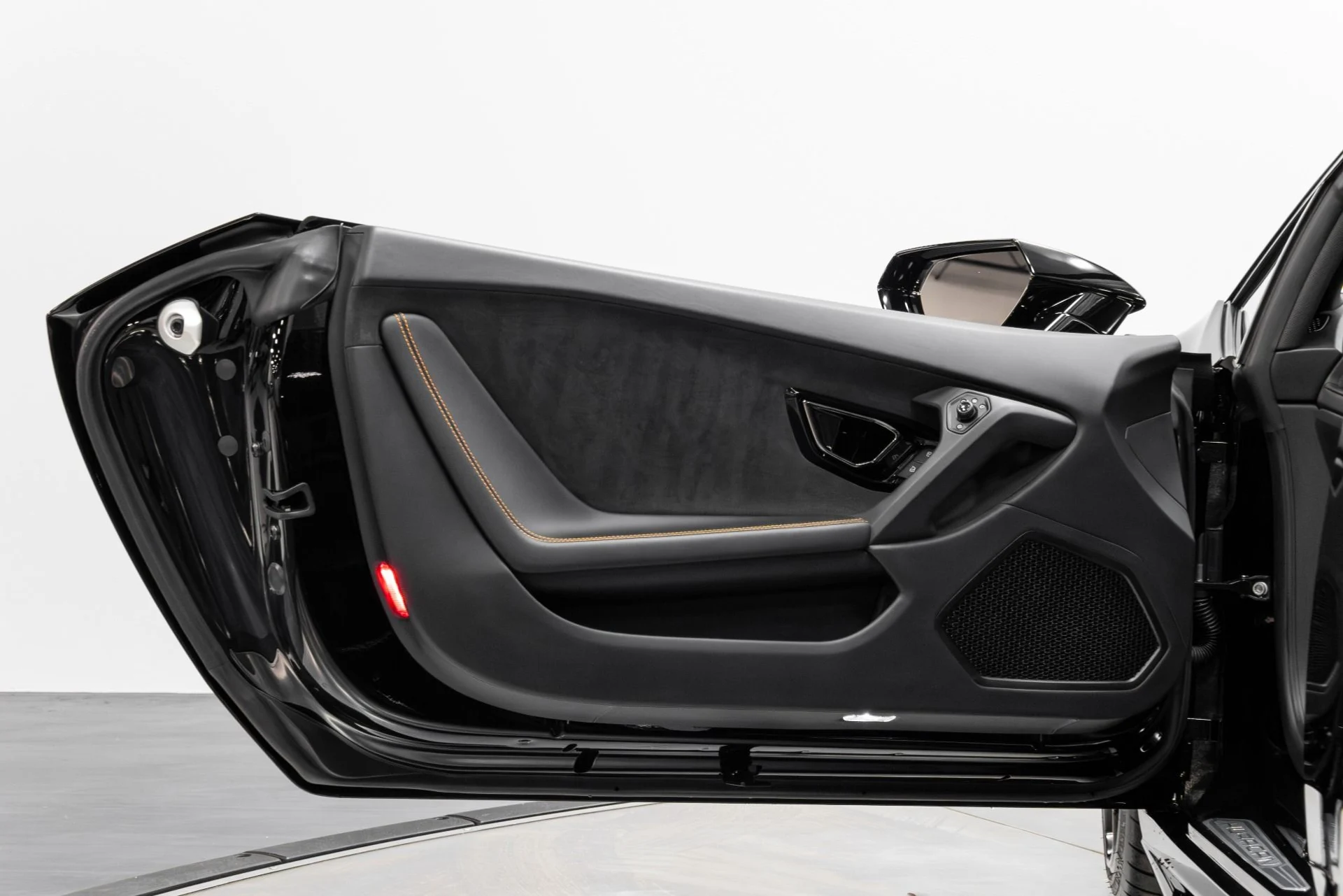 mph037_327280367_Used_2017_Lamborghini_Huracan_LP_580_2_1771545979_4b9ccfe942