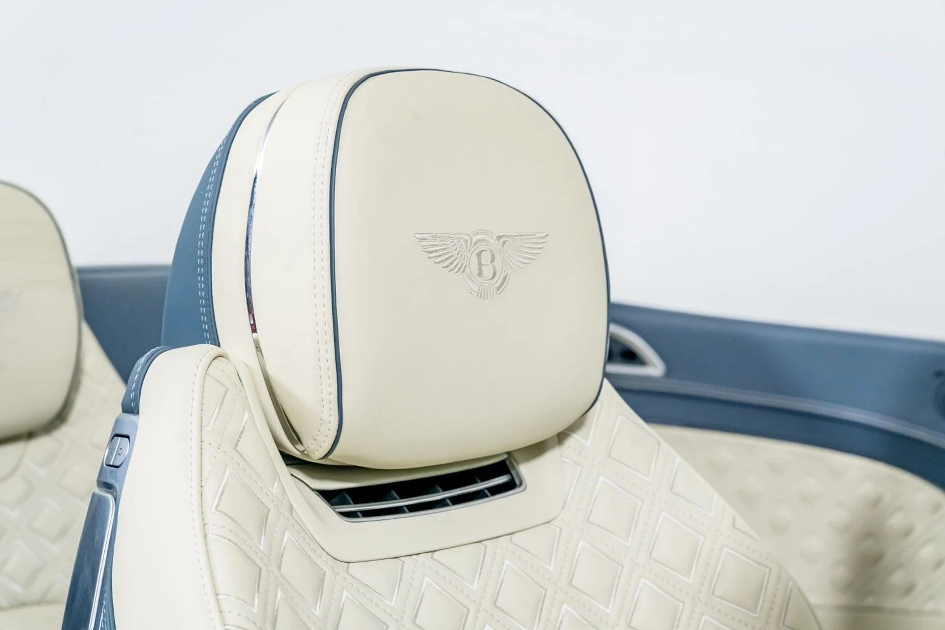 mph037_3279541404_62ad3b6c8c1849d6aa1fde3ef8c2a328_9a1ca8a1c7