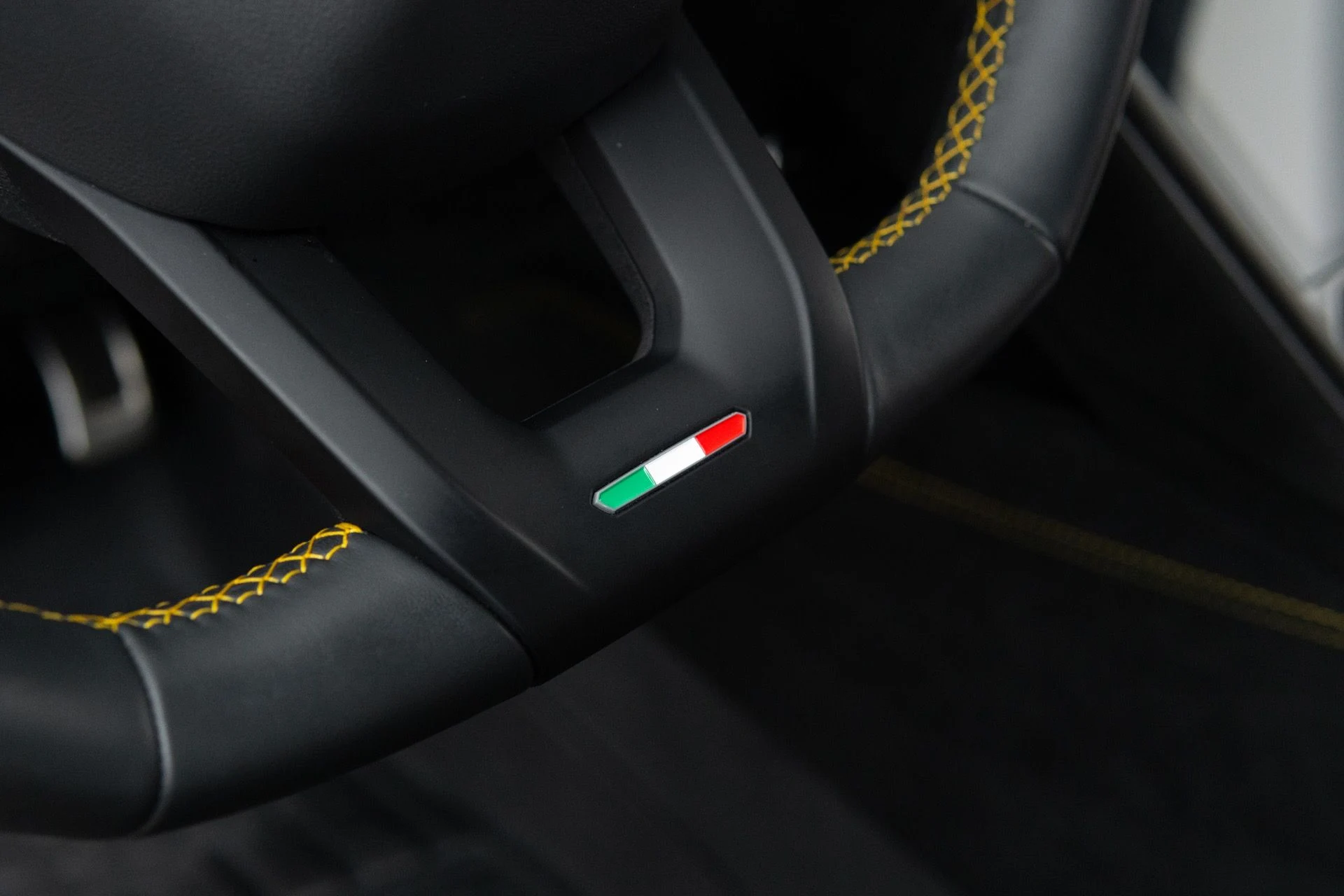 mph037_3304404834_Used_2024_Lamborghini_Urus_Performante_1773952296_3e69548984