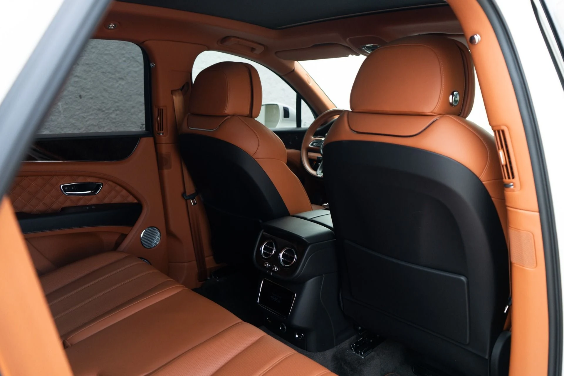 mph037_3306369983_Used_2021_Bentley_Bentayga_V8_1780518091_7190d52f72