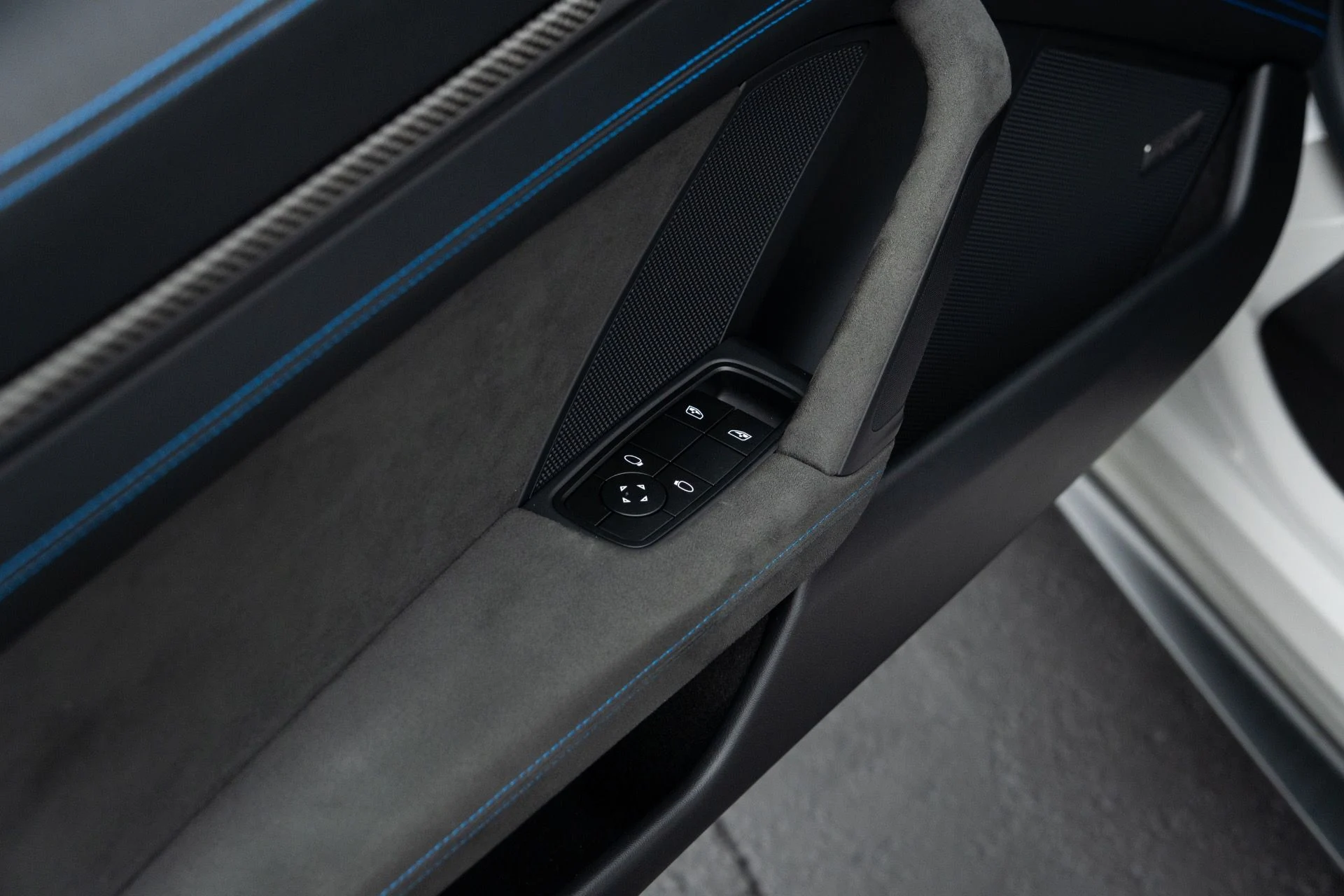 mph037_3311181108_Used_2024_Porsche_911_GT_3_1768339122_97eb30f7f7