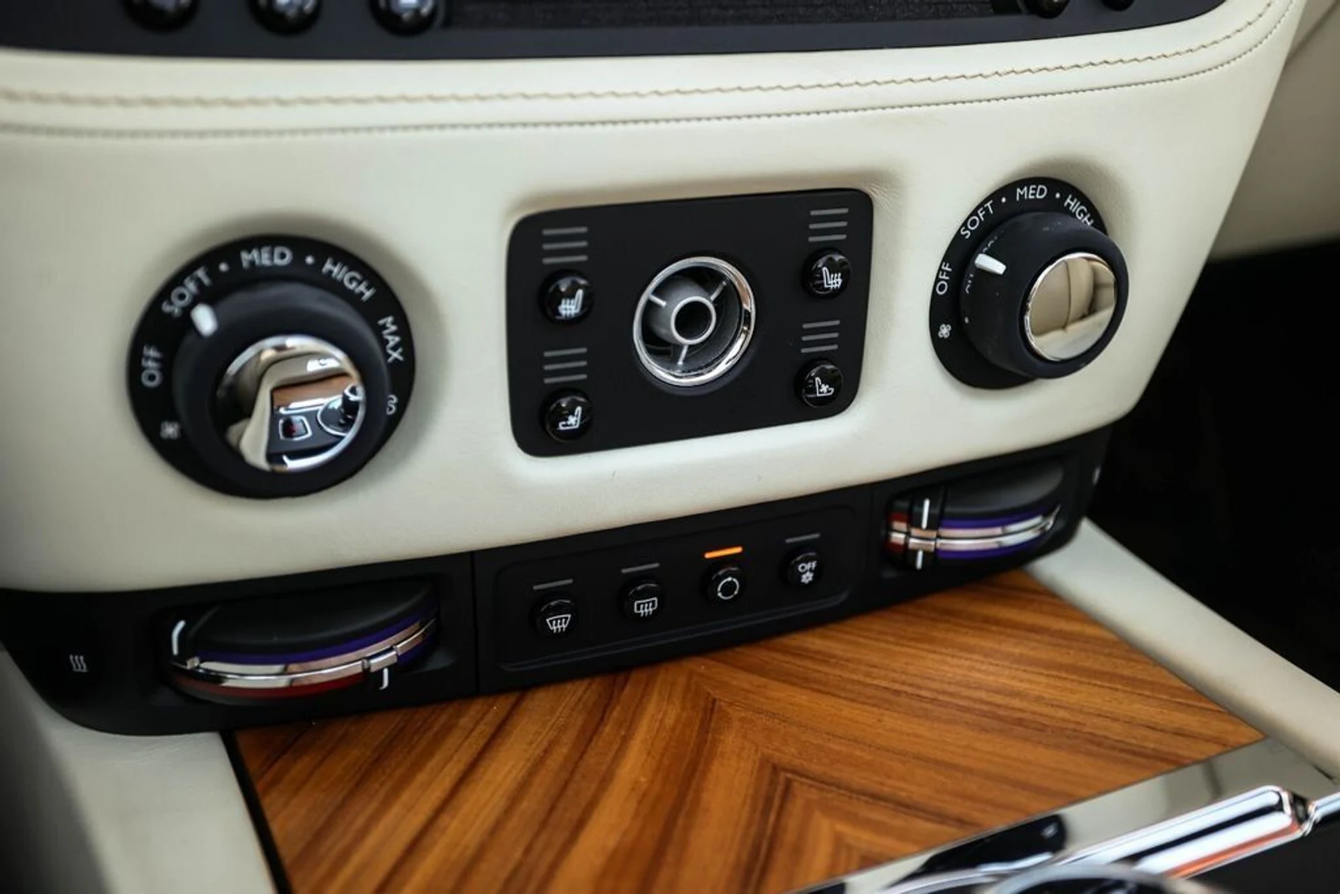 mph037_3311677762_84df03c922e0955f7d54eb360cd922ec_9725705764